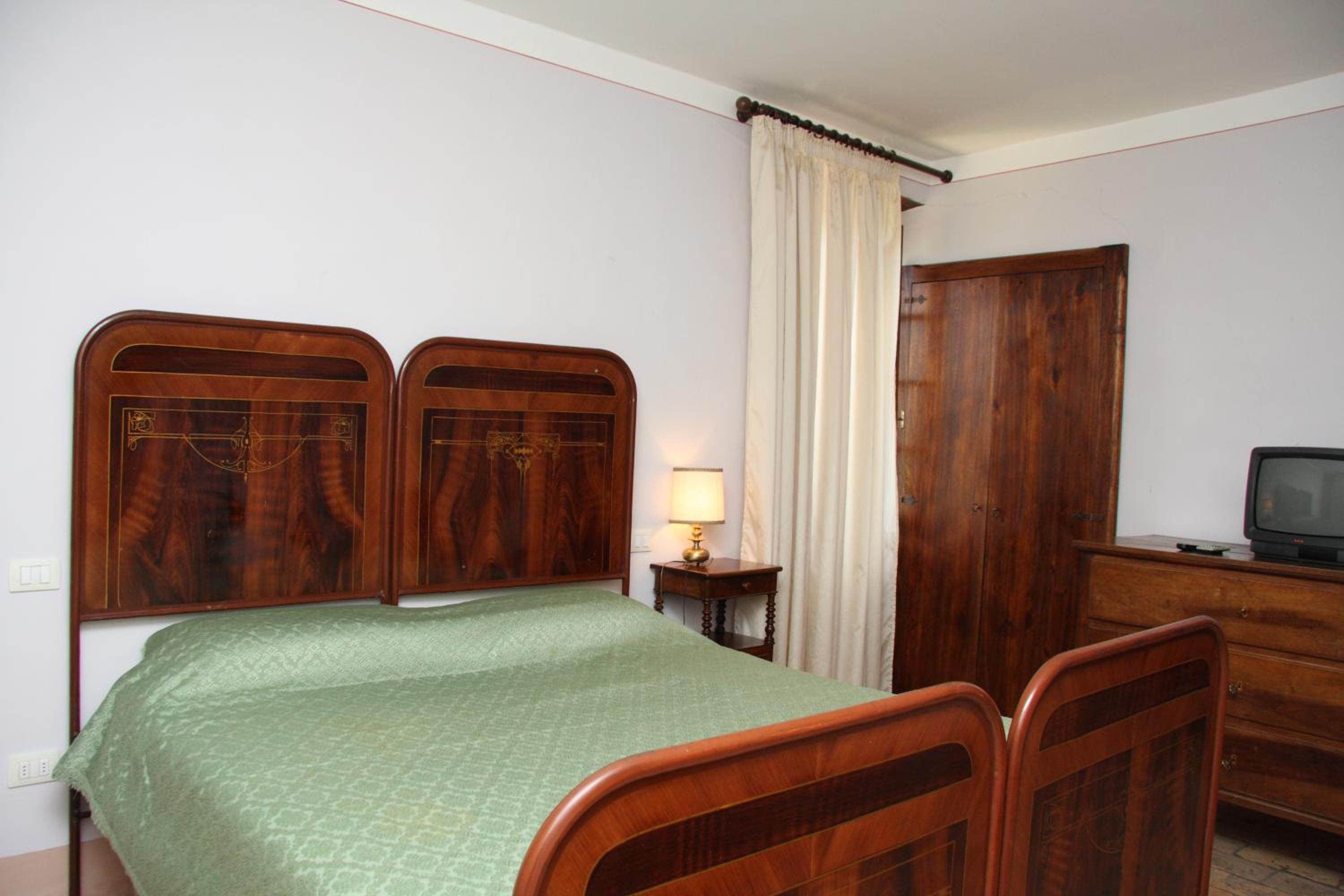 Double Room with Shared Bathroom photo 2
