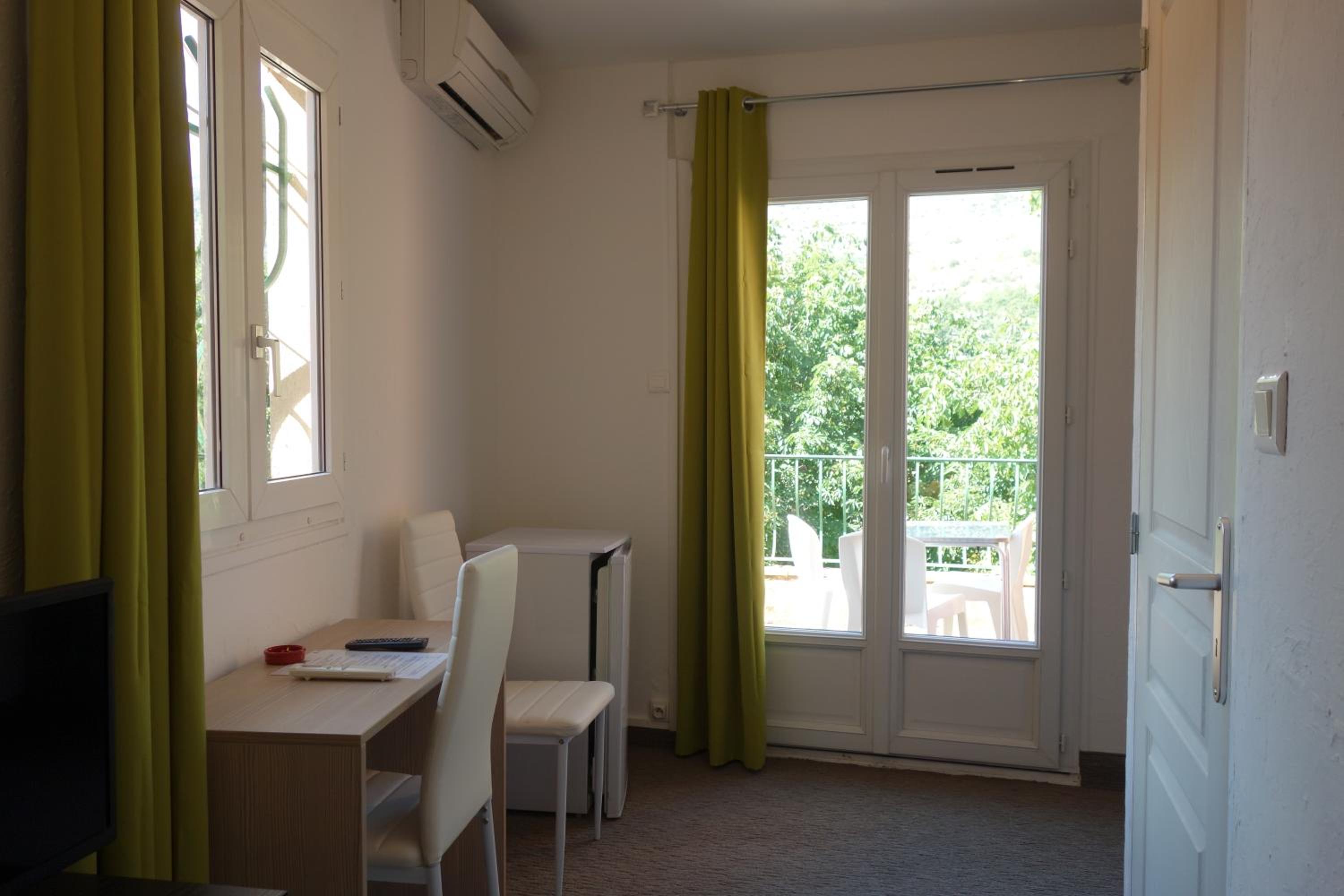 Superior Double or Twin Room with Terrace photo 2