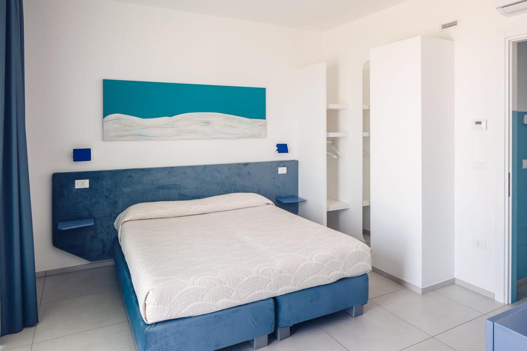 Double or Twin Room with Sea View photo 1