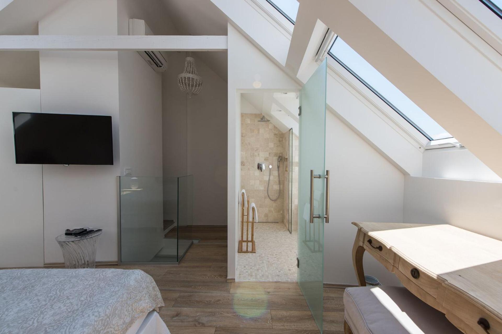 Three-Bedroom Apartment - Photo 7