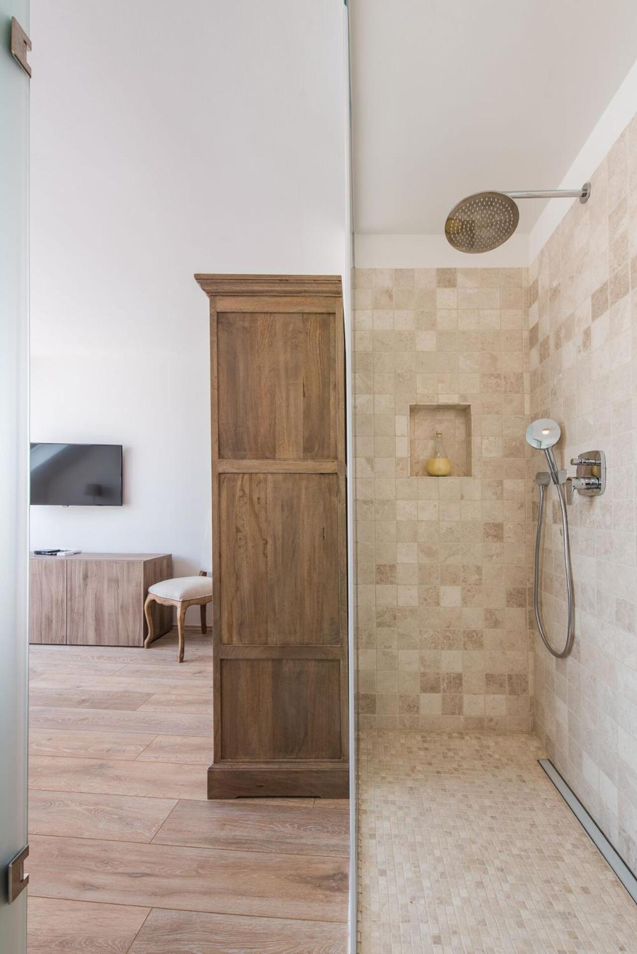 Three-Bedroom Apartment - Photo 12