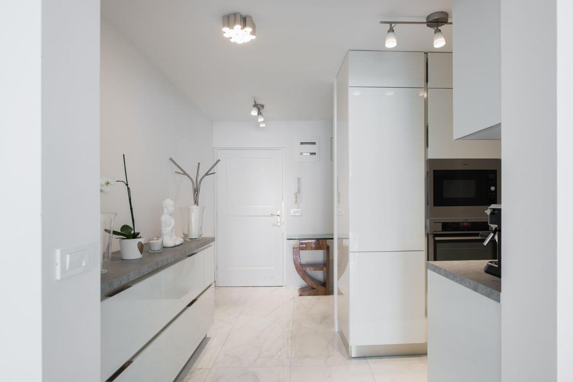 Three-Bedroom Apartment - Photo 21