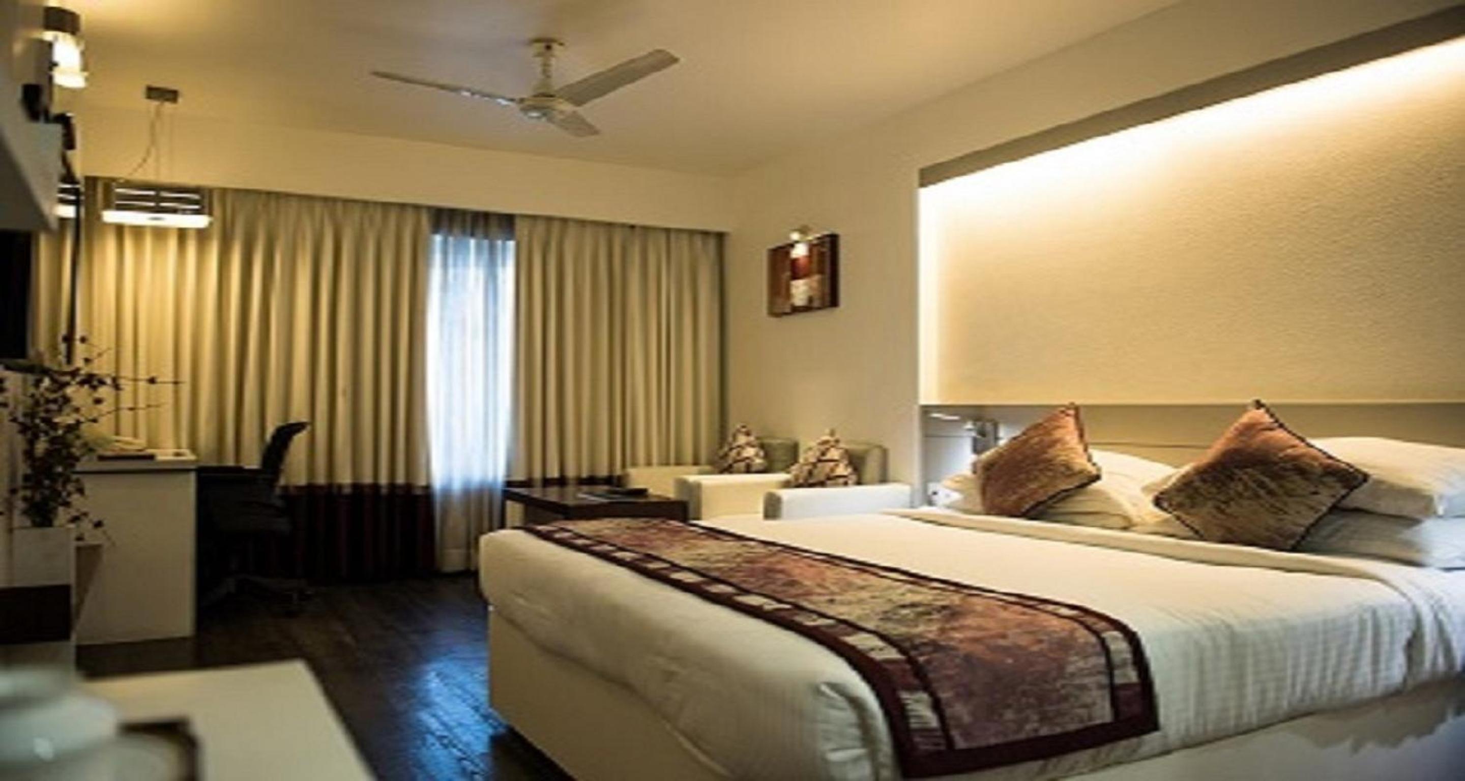 Grand Room with Breakfast