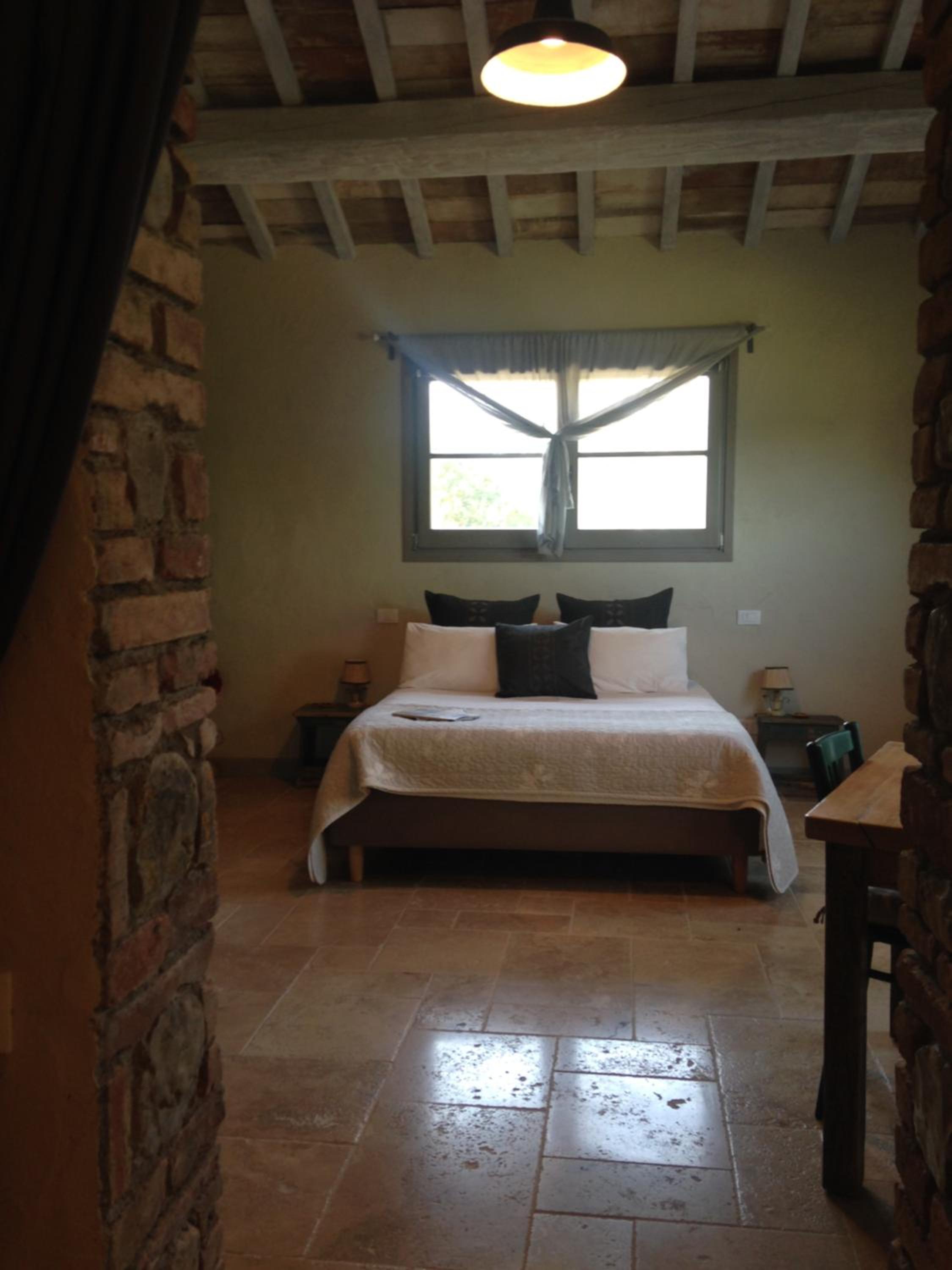 Suite - Photo 13