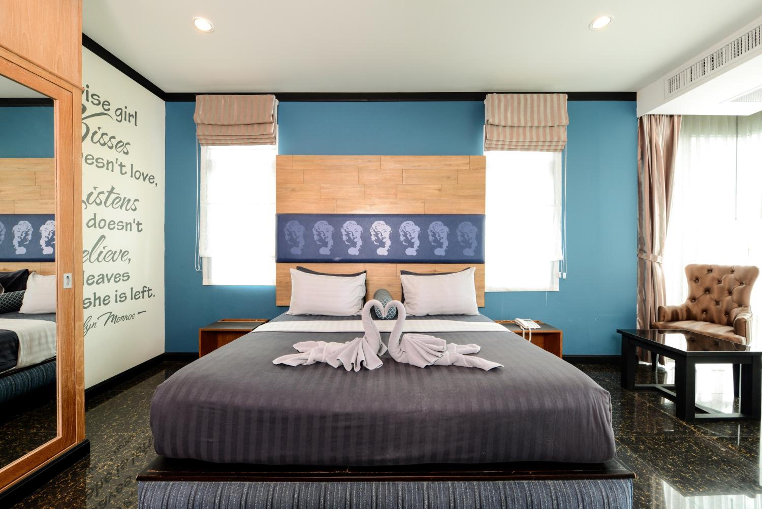Deluxe Double Room with Sea View - Photo 2
