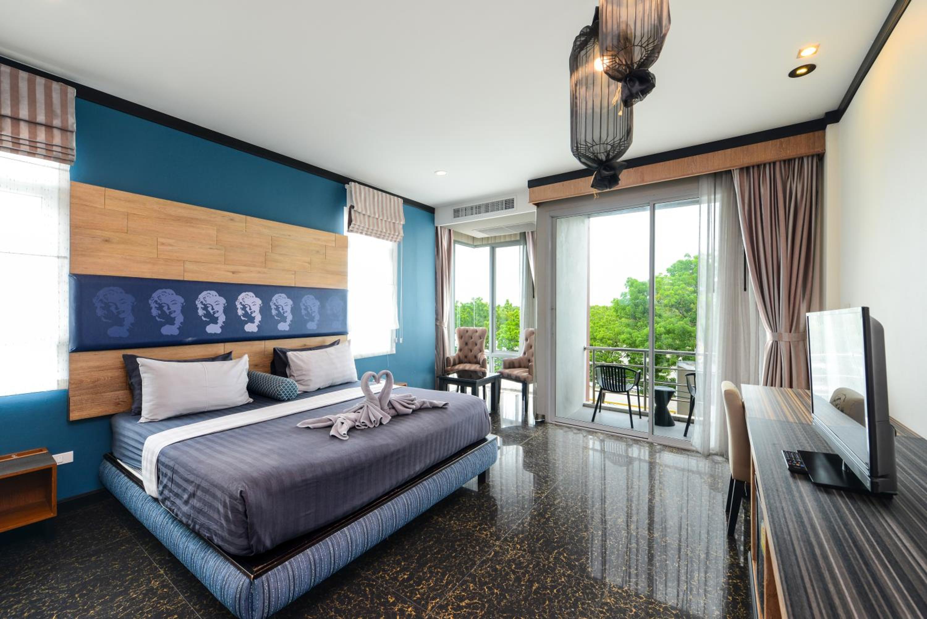 Deluxe Double Room with Sea View - Photo 6