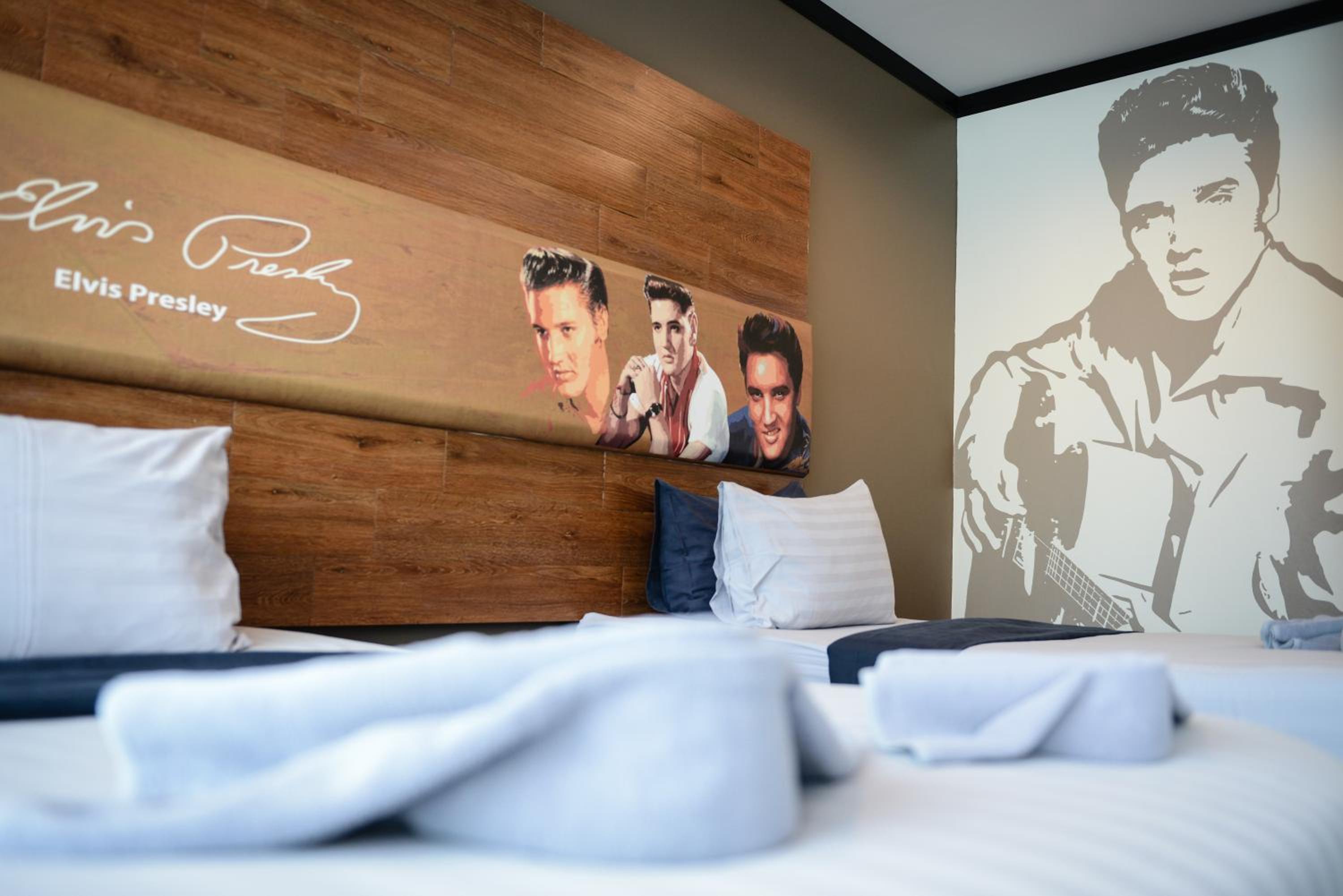 Superior Twin Room with Sea View - Photo 4