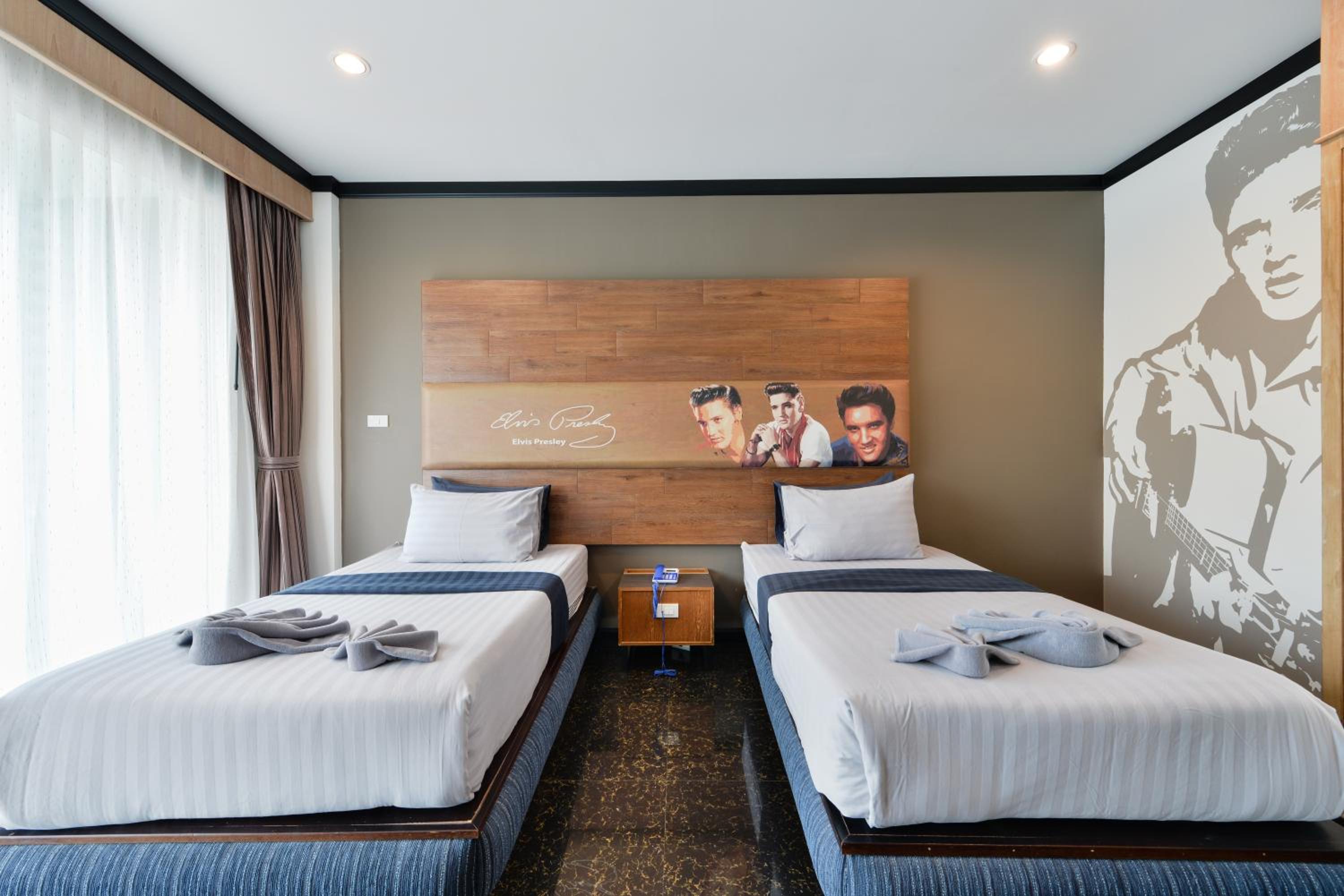 Superior Twin Room with Sea View - Photo 3