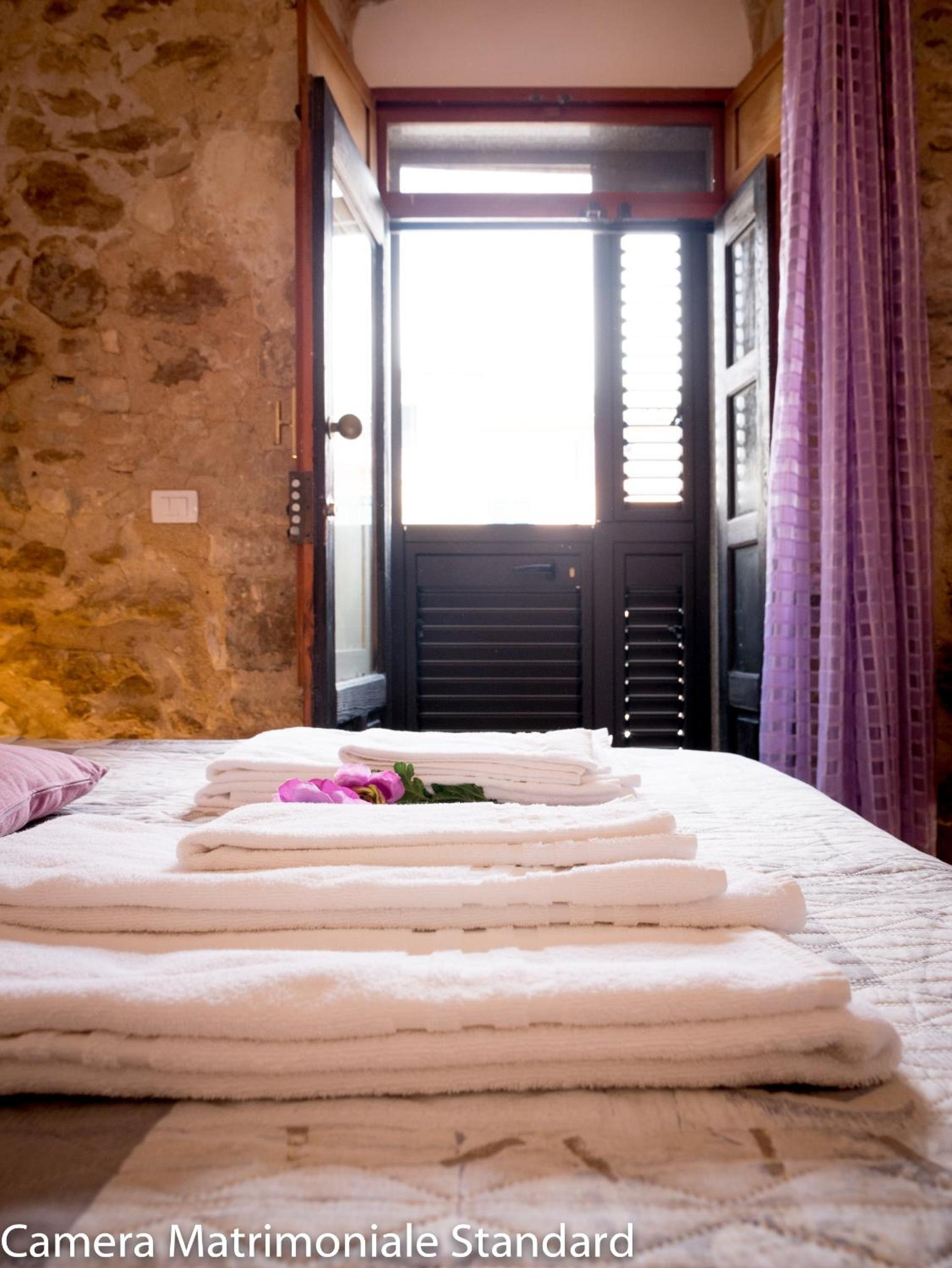 Standard Double Room - Photo 5