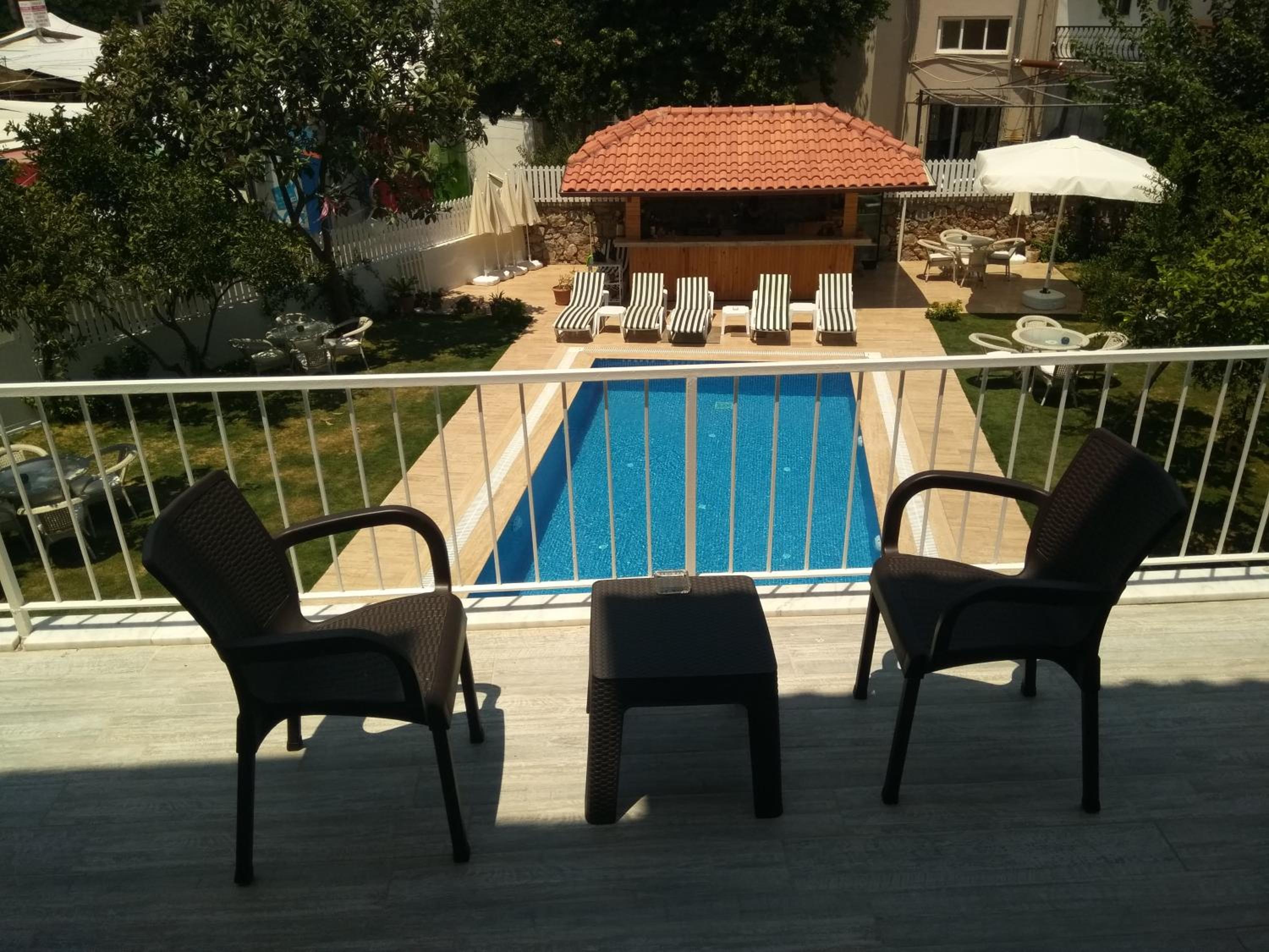 Queen Room with Balcony photo 2