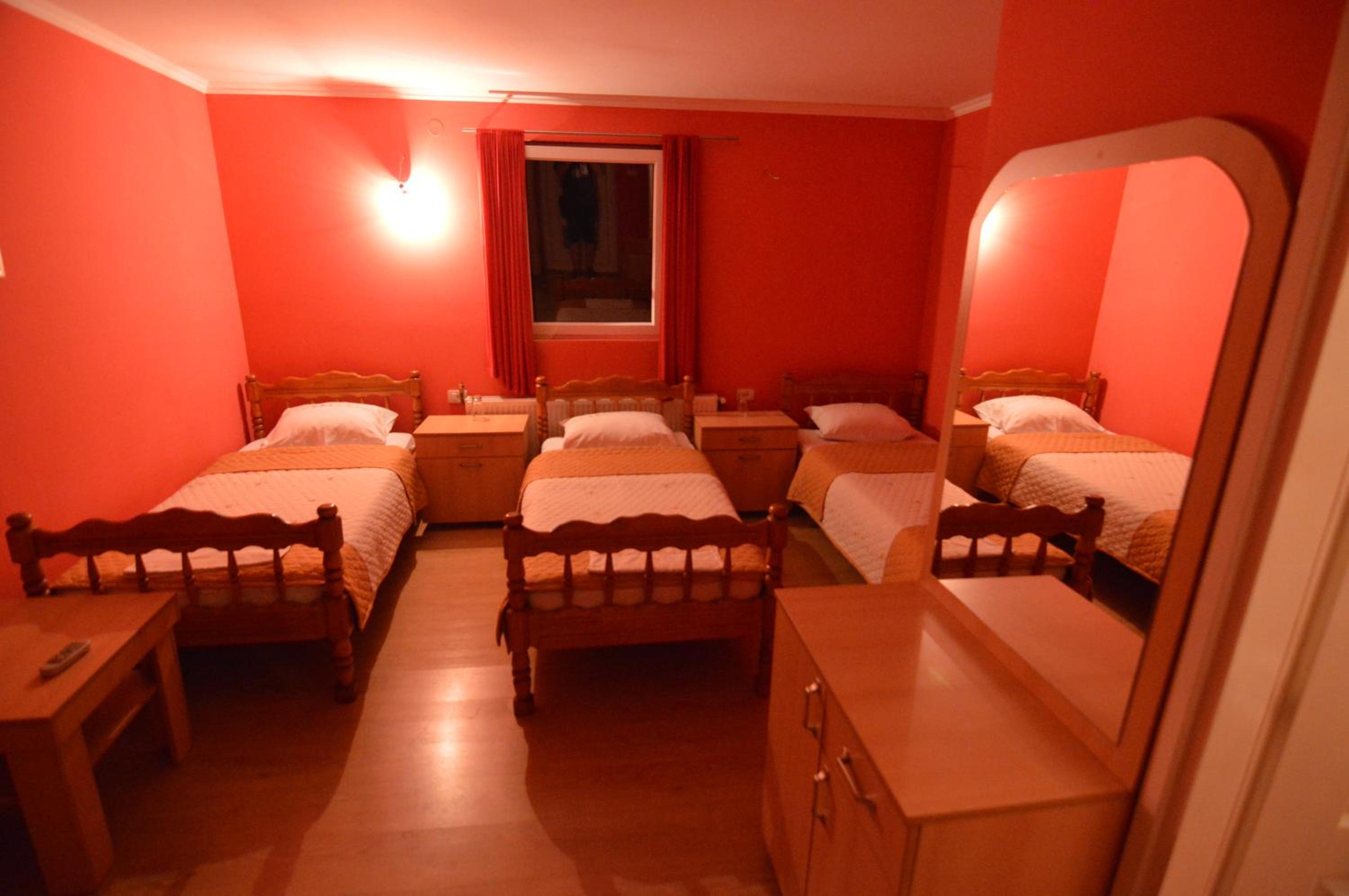 Economy Triple Room photo 3