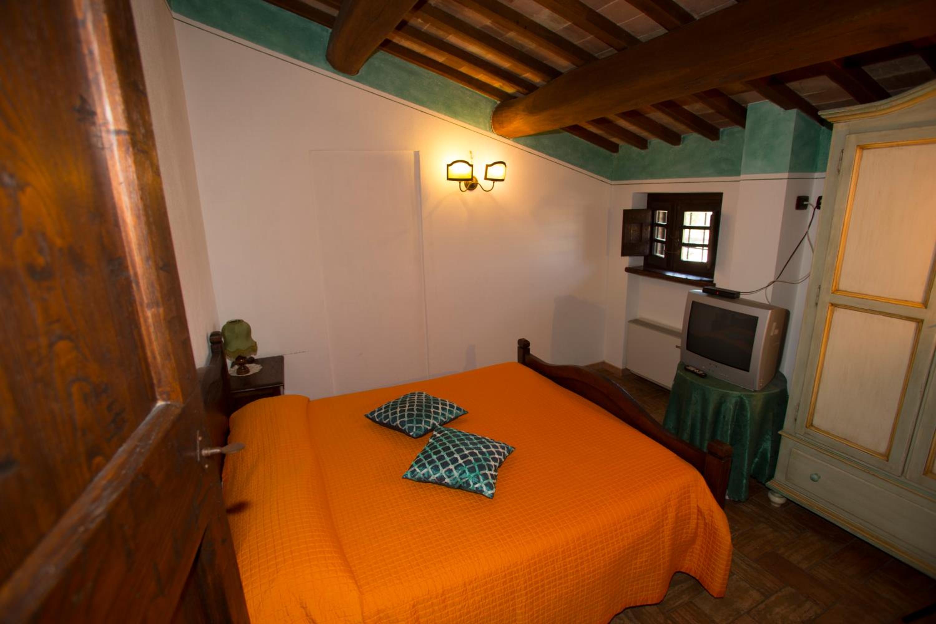 One-Bedroom Apartment - Photo 1