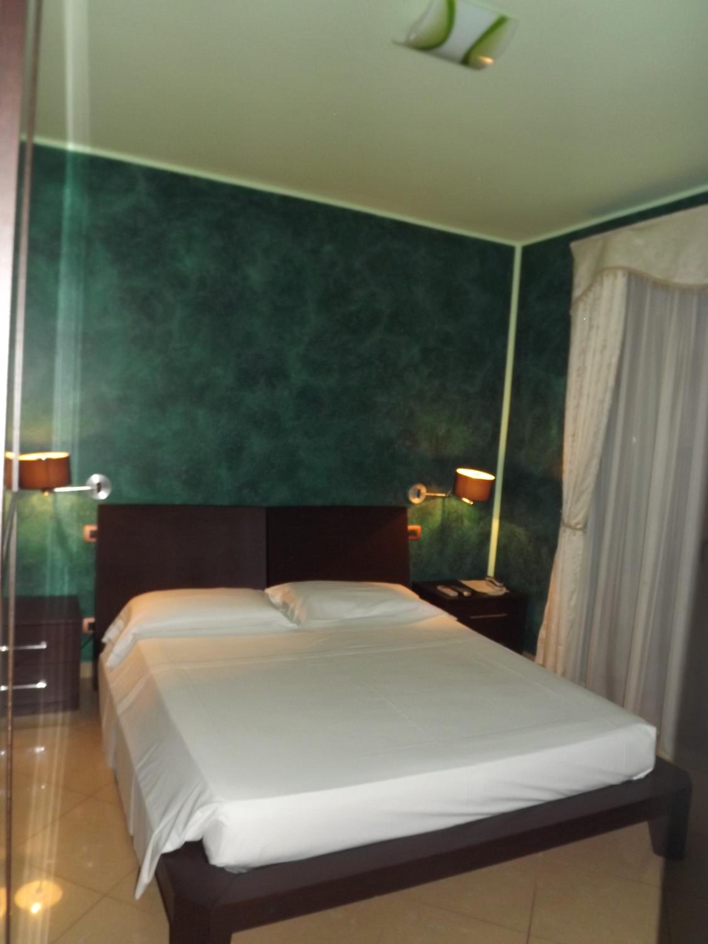 Double Room - Photo 12