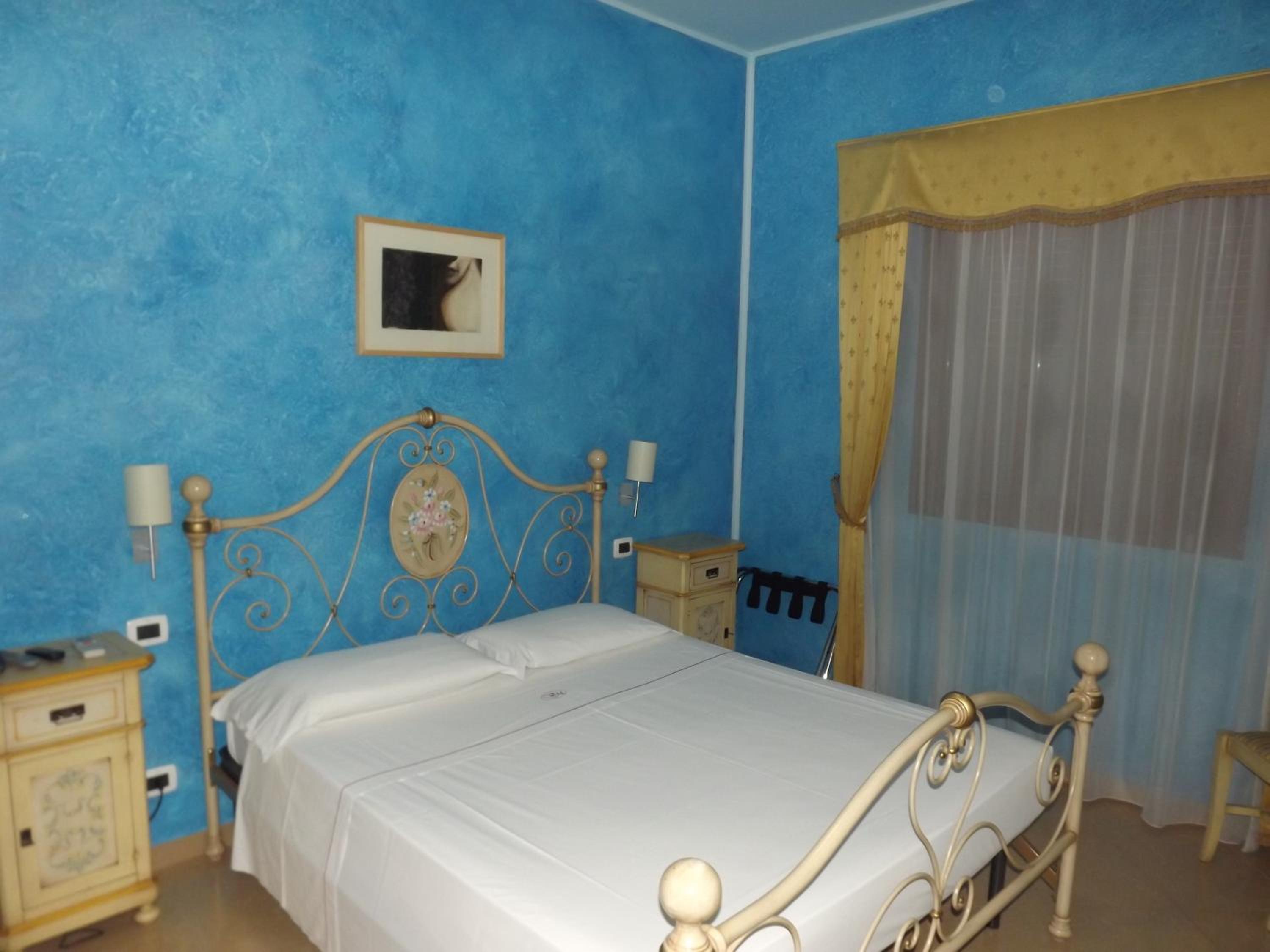 Double Room - Photo 14