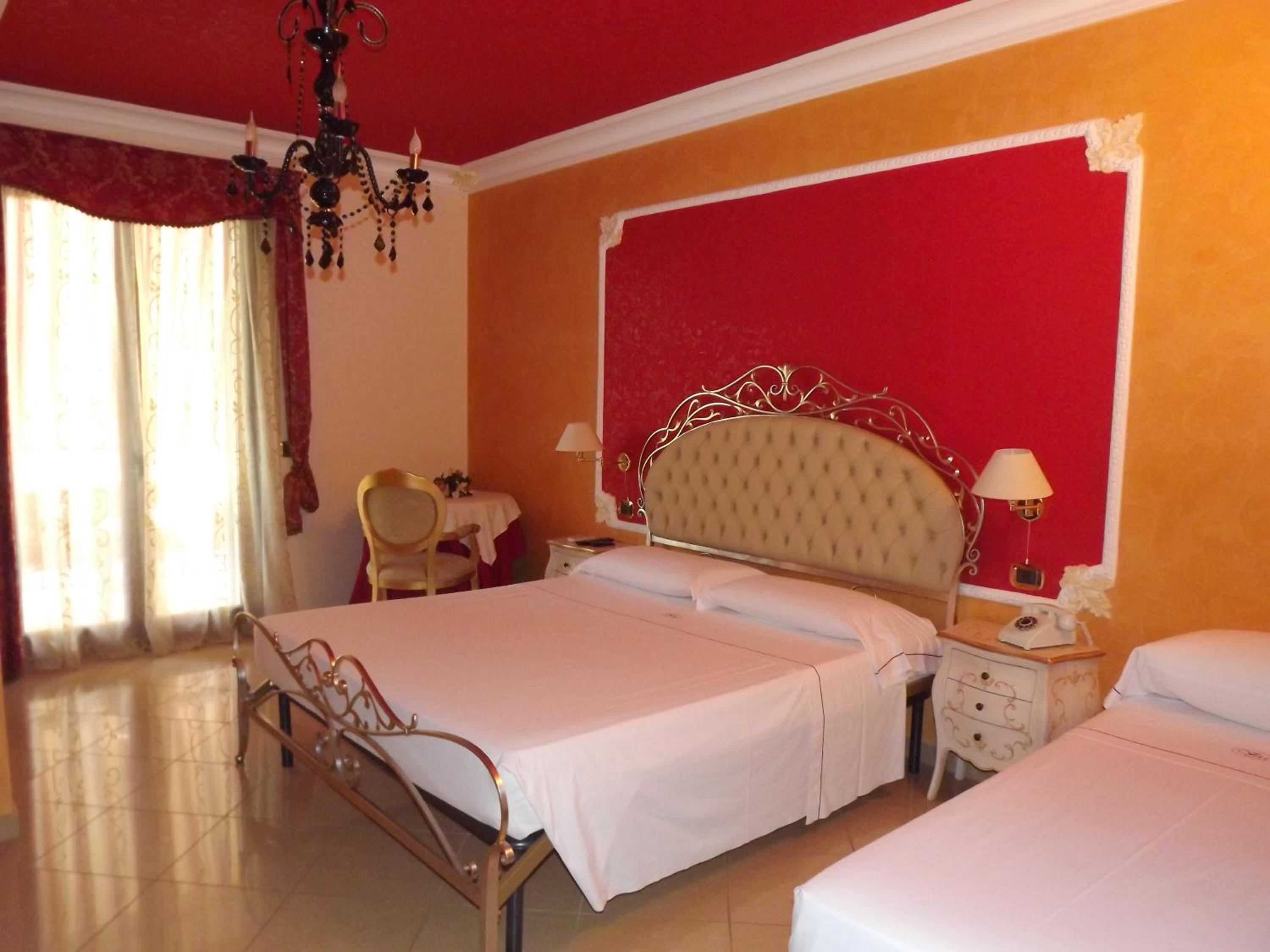 Double Room - Photo 13