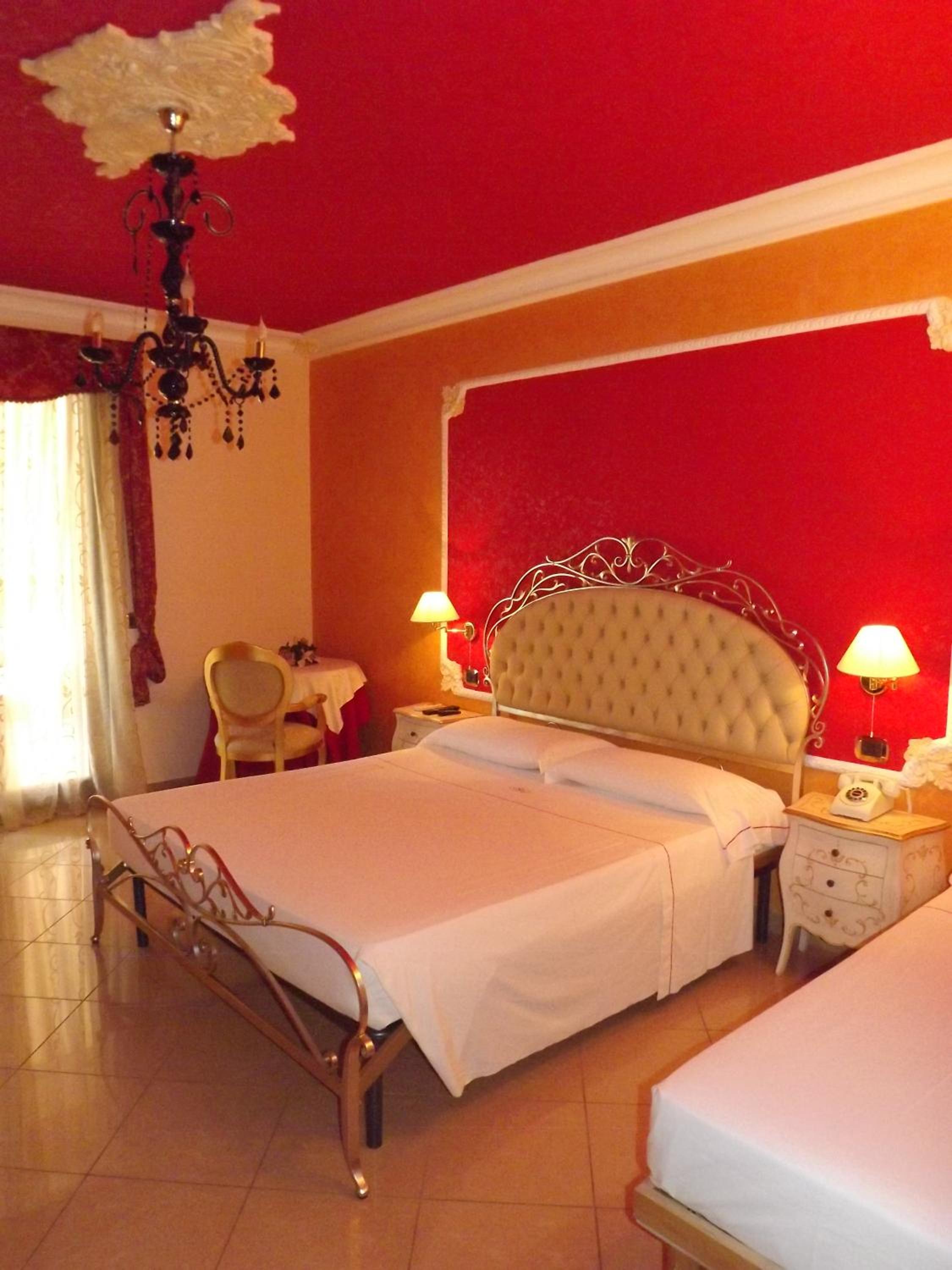 Double Room - Photo 9
