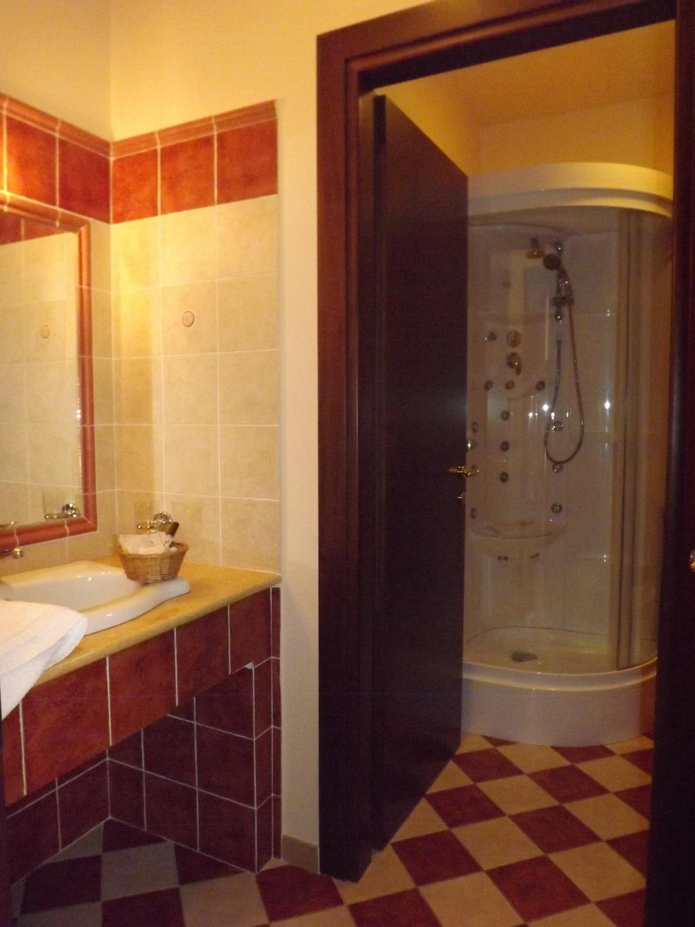 Double Room - Photo 11