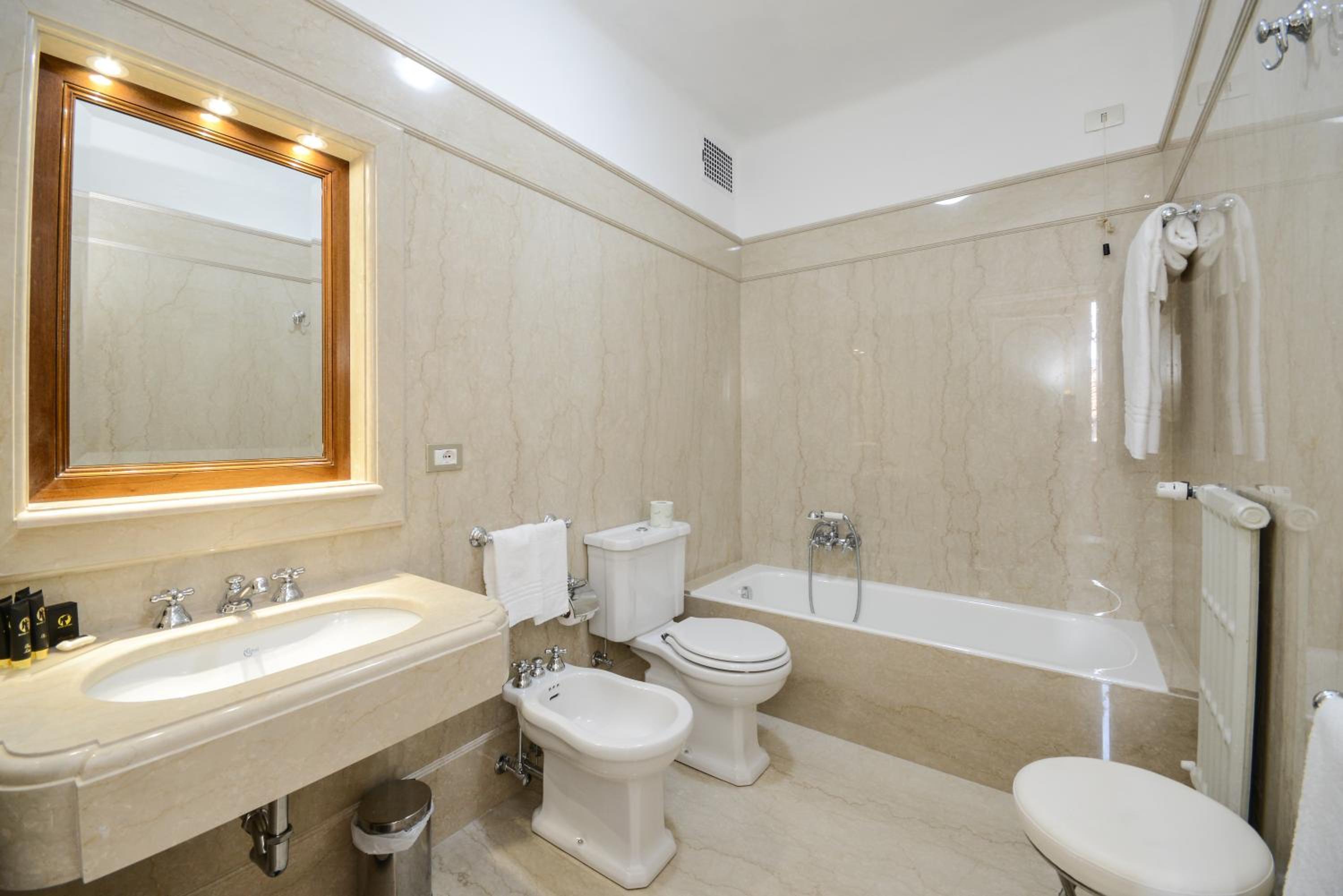 Suite - Photo 4