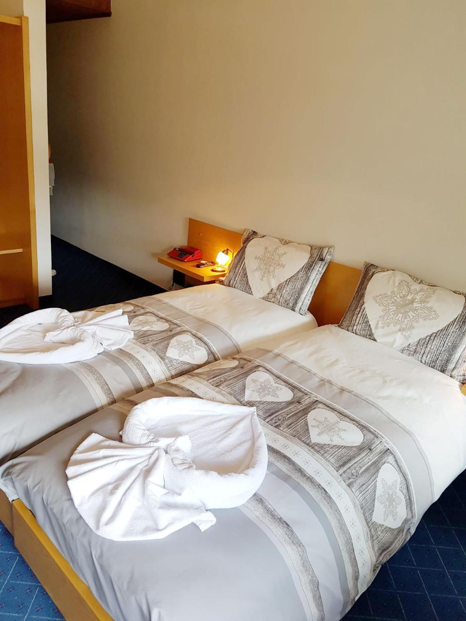 Deluxe Double Room with Extra Bed photo 2
