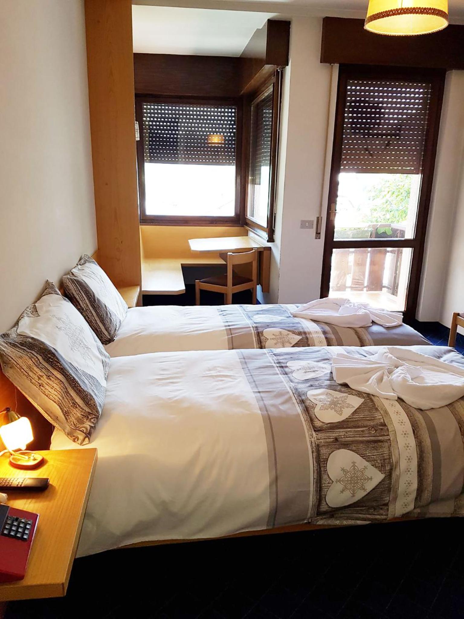 Deluxe Double Room with Extra Bed photo 3