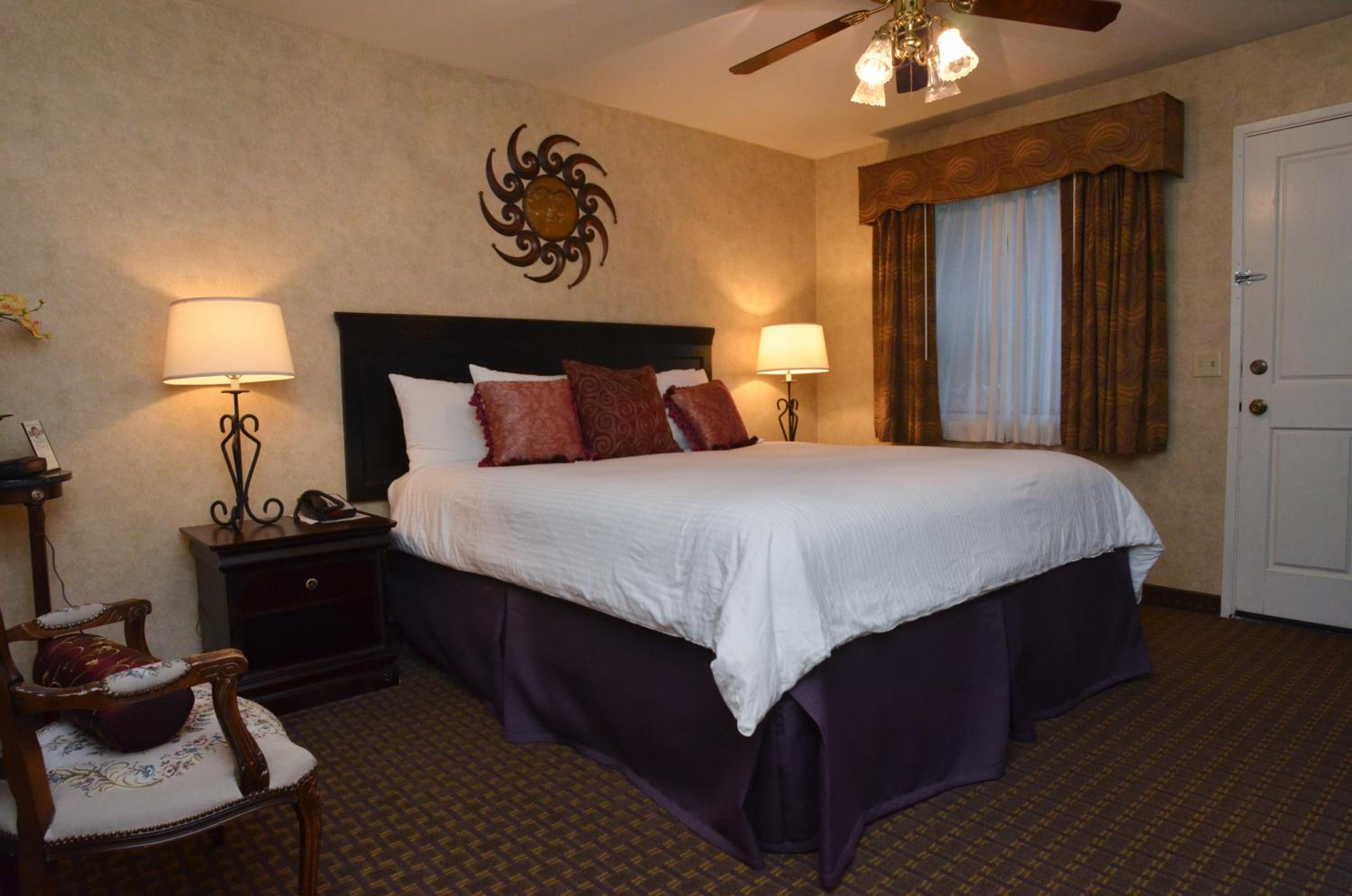 Premium King Suite - Photo 3