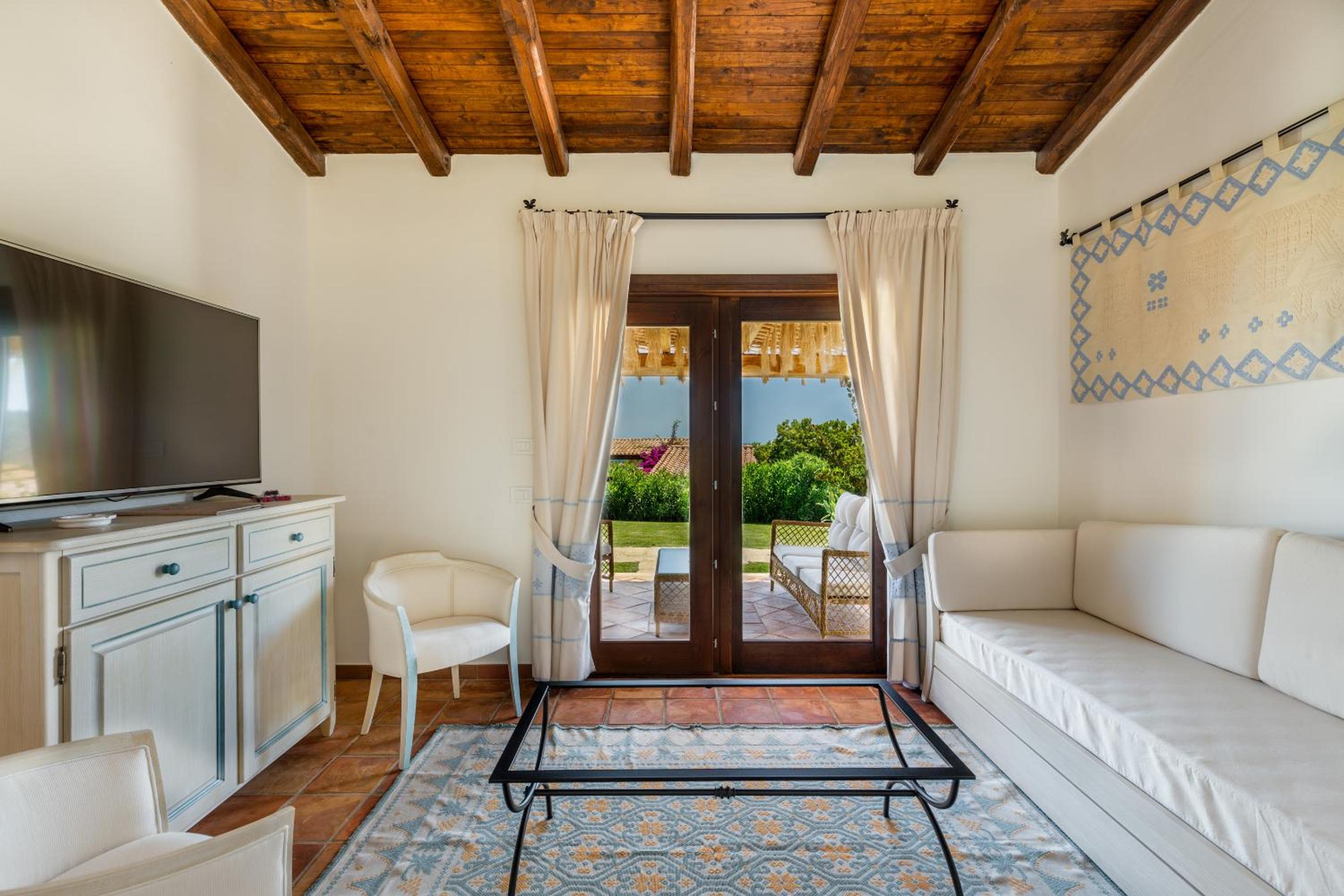 Three-Bedroom Suite with Swimming Pool