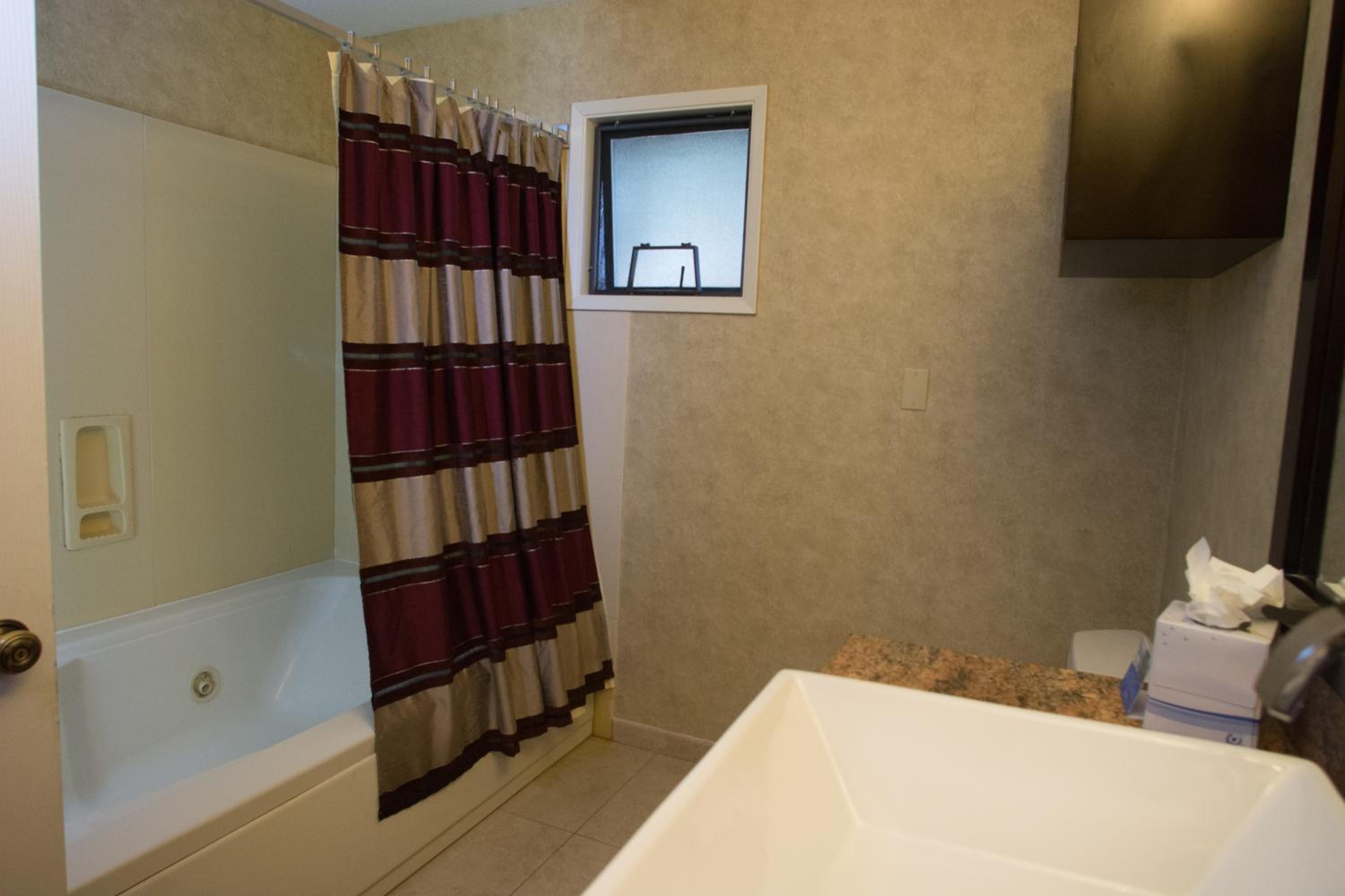 Queen Room - Photo 2