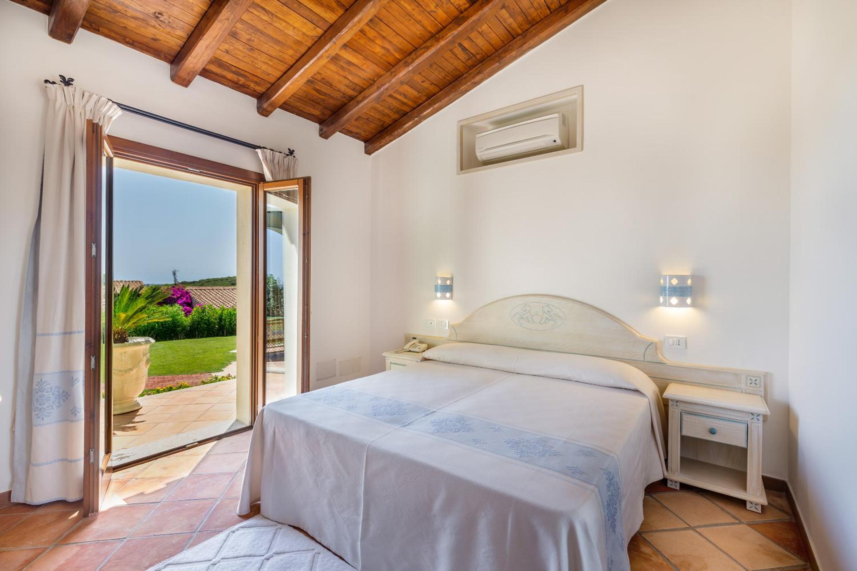 Two-Bedroom Suite with Swimming Pool photo 2