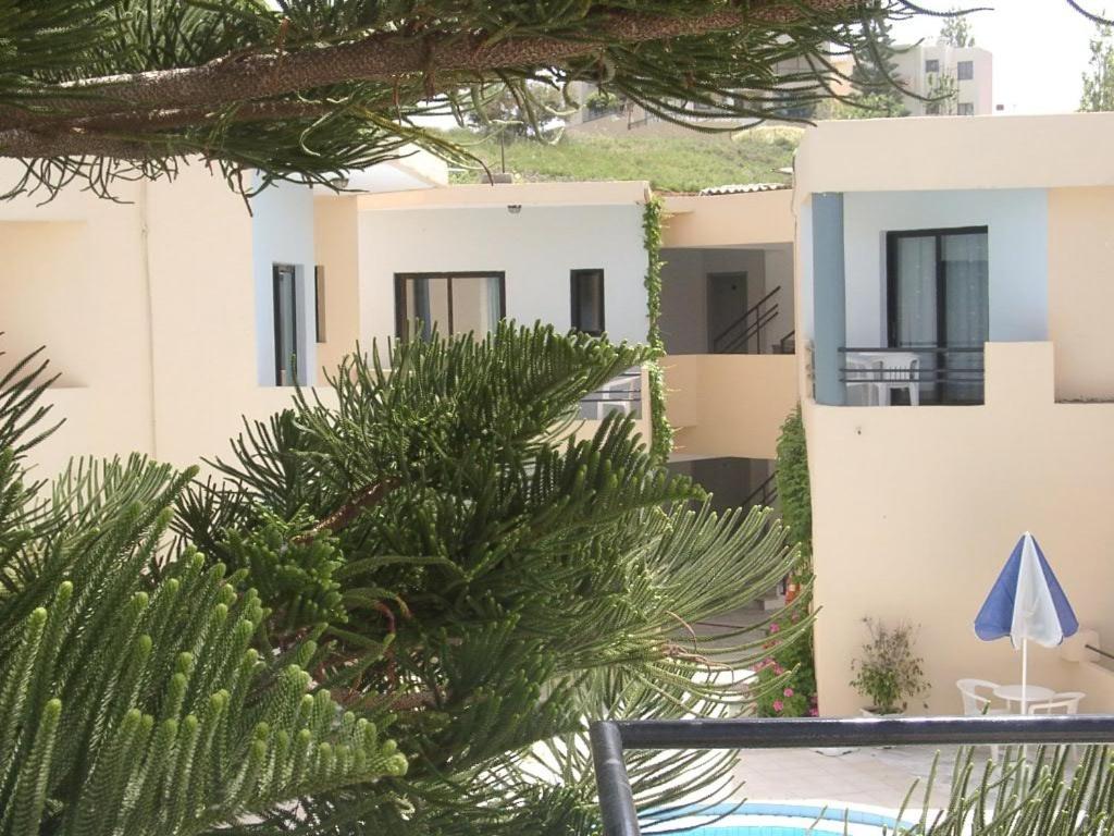 Twin Room with Pool View  - Photo 5