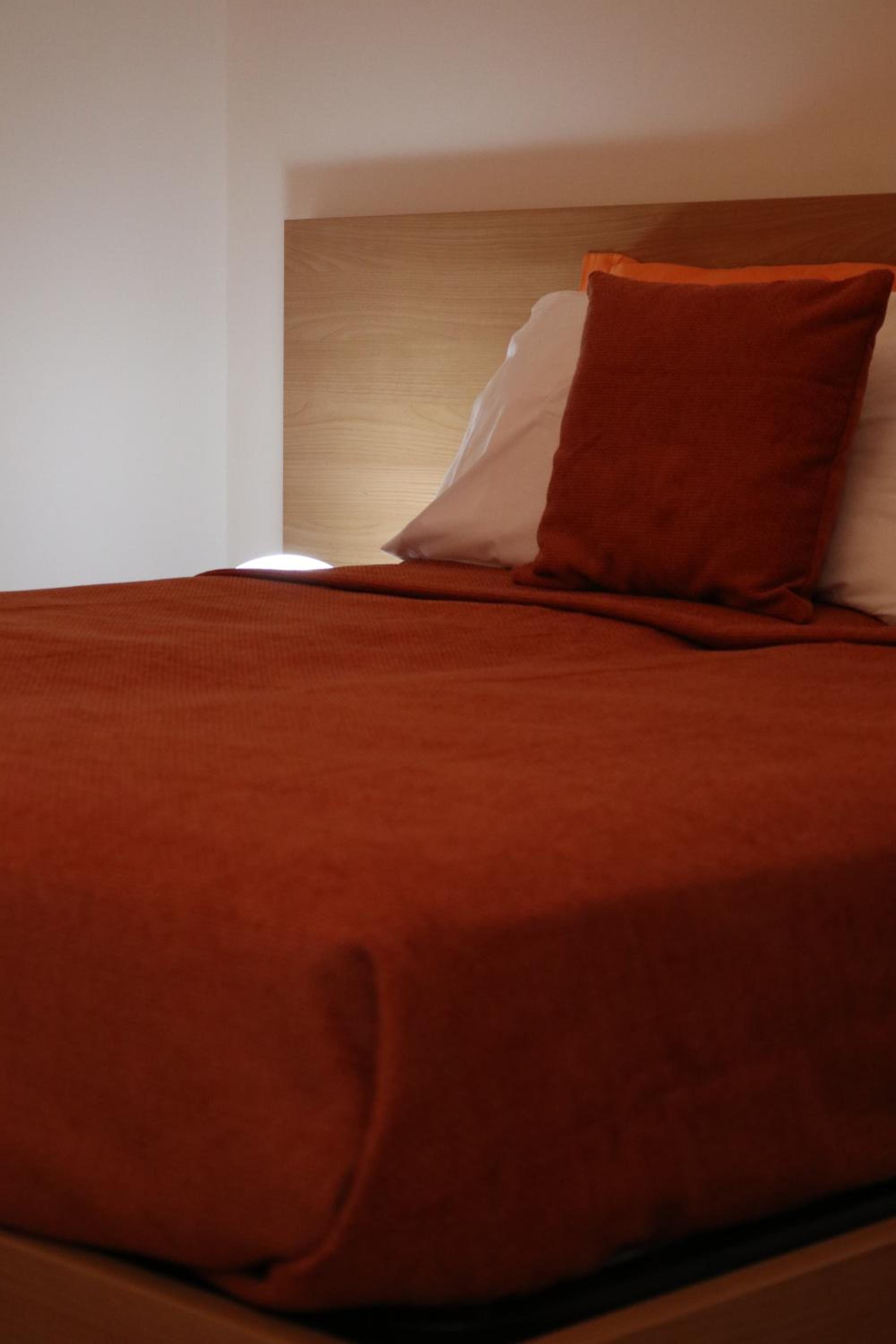 Double or Twin Room with Private Bathroom - Photo 2