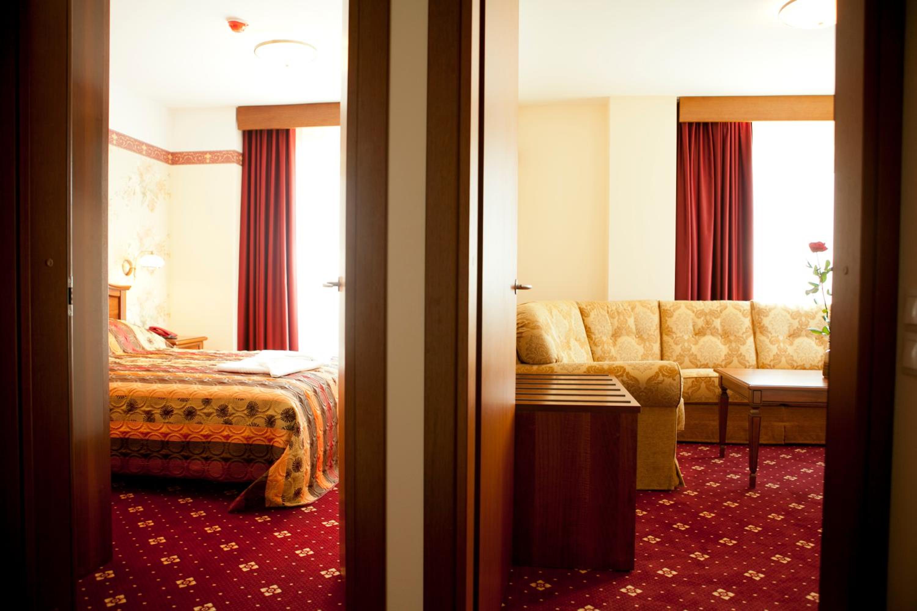 Suite - Photo 5