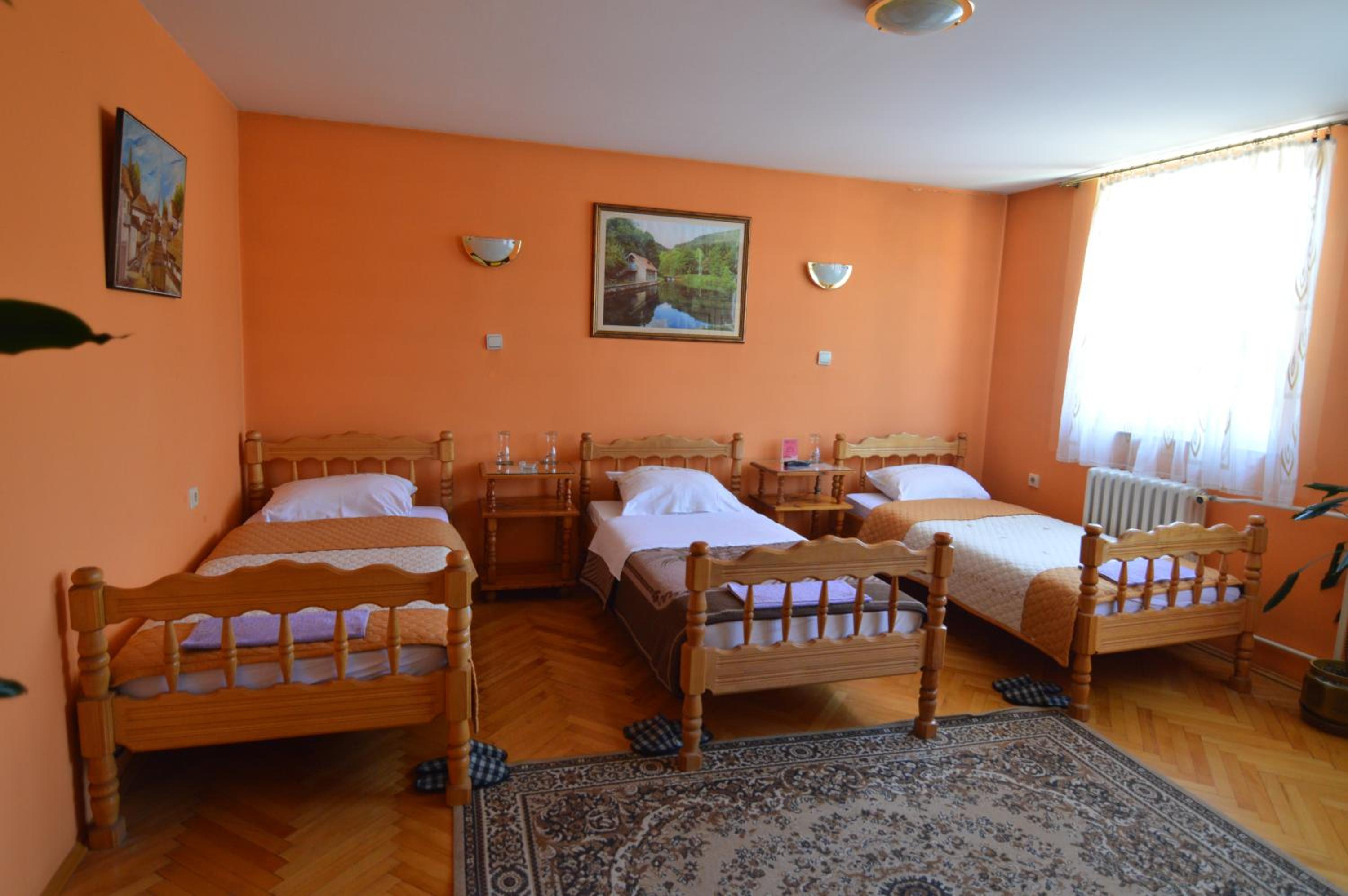 Economy Triple Room photo 1