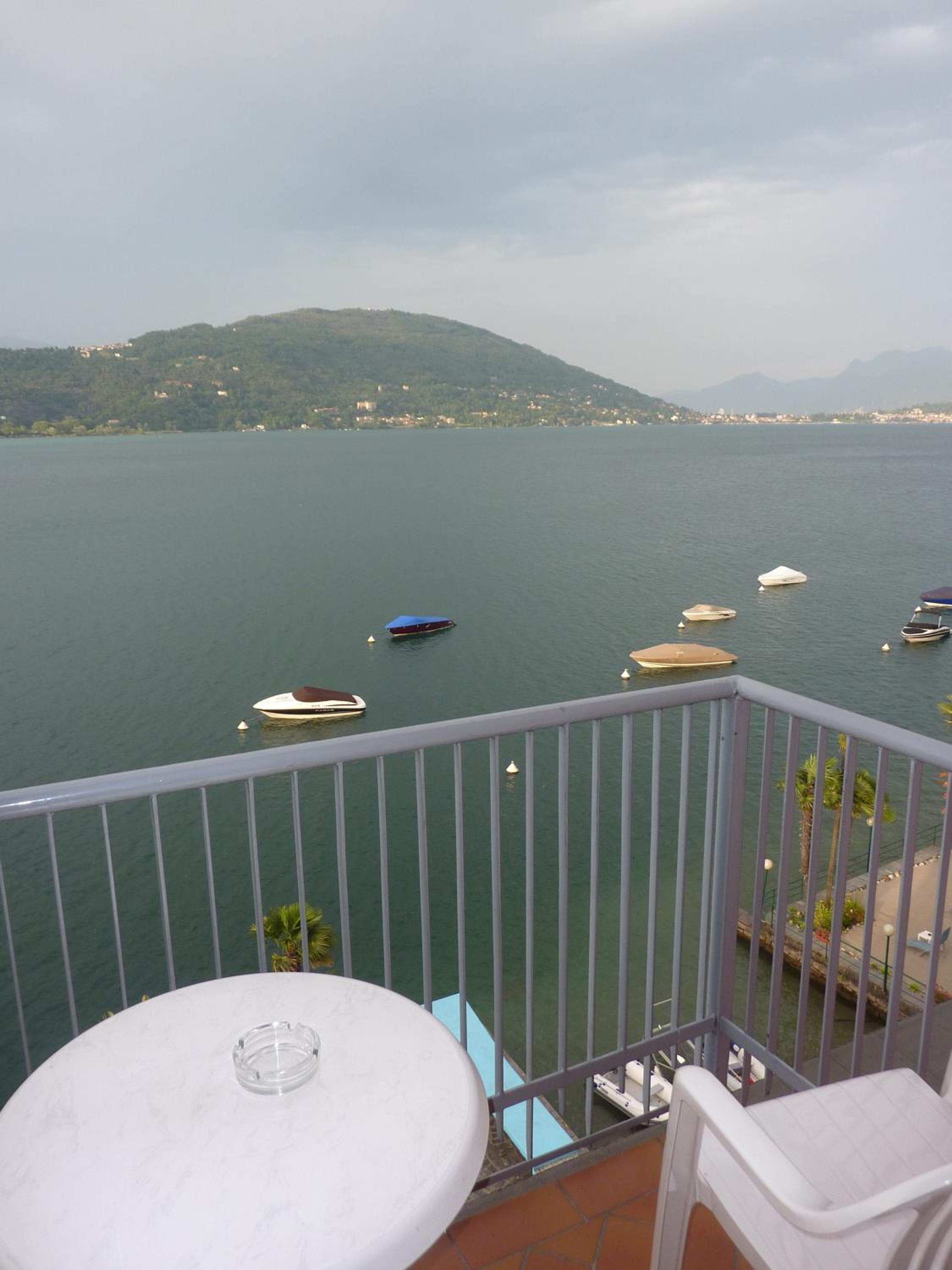 Superior Double or Twin Room with Lake View photo 2