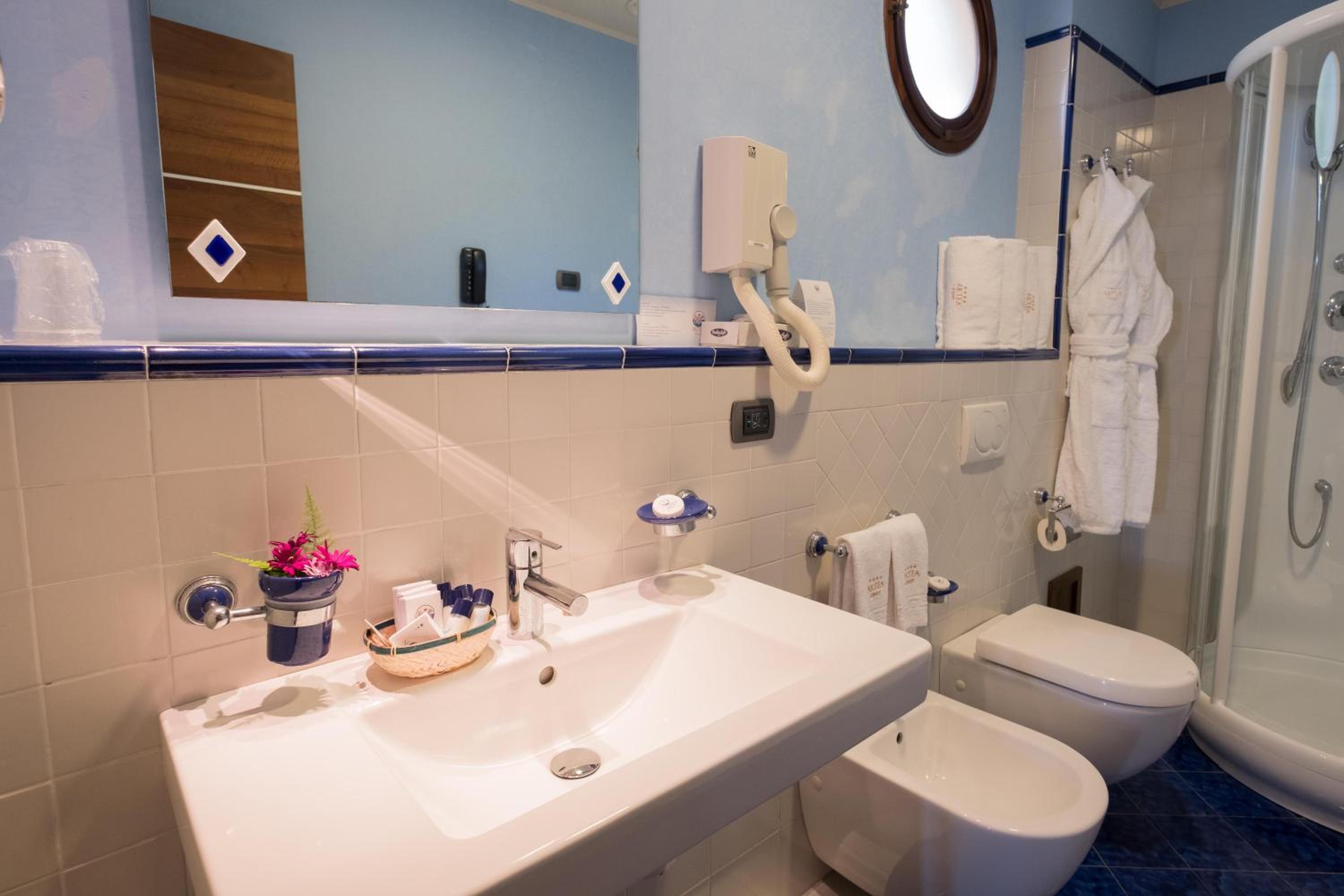Double or Twin Room - Photo 2