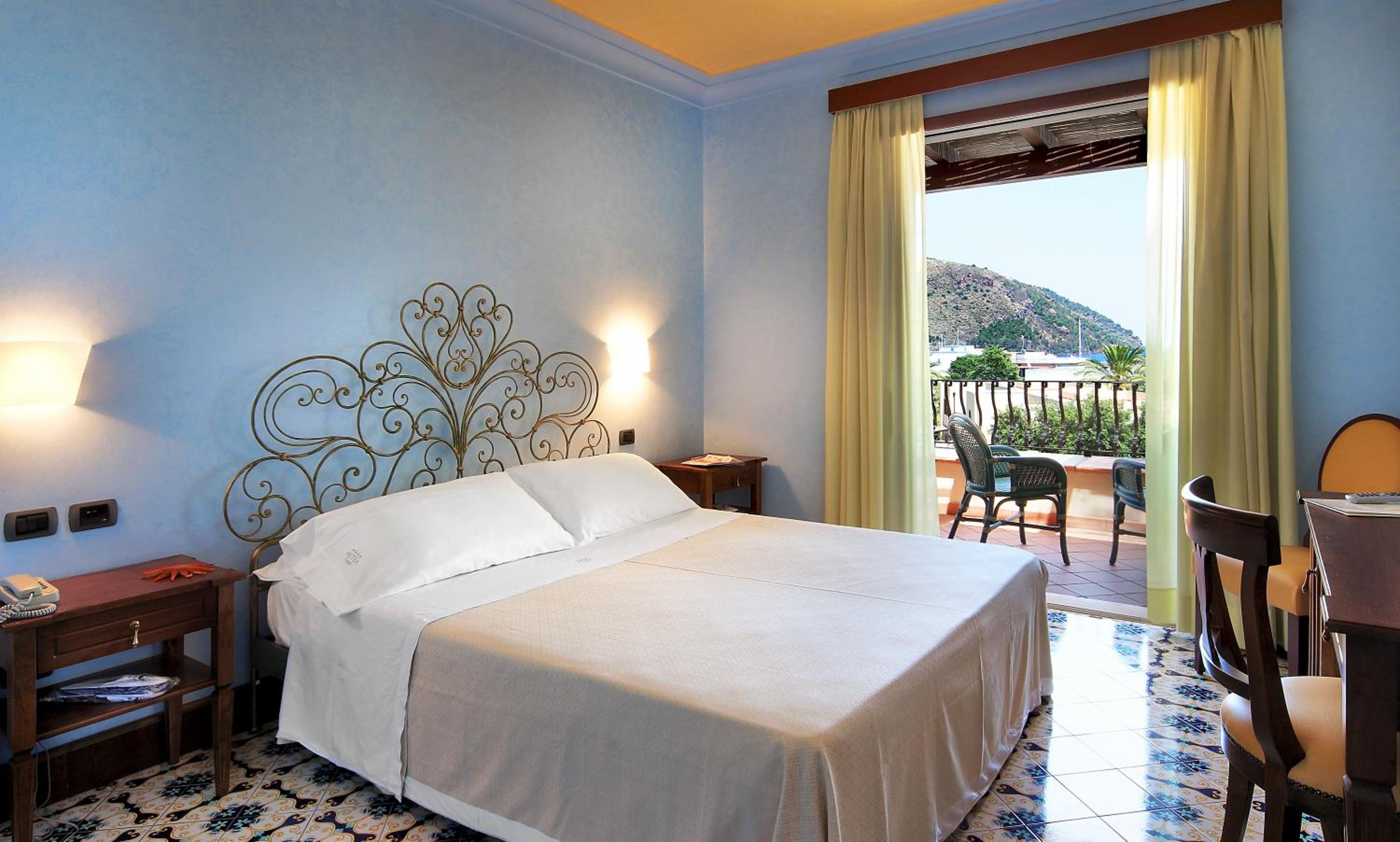 Double Room with Sea View - Photo 1