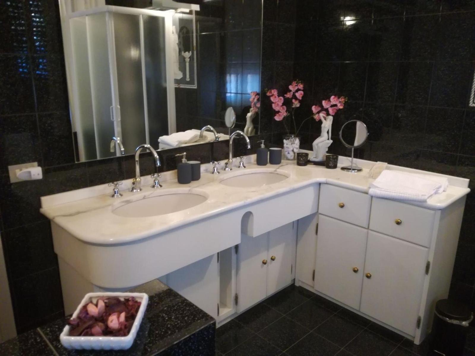 Two-Bedroom Apartment with Terrace - Photo 7