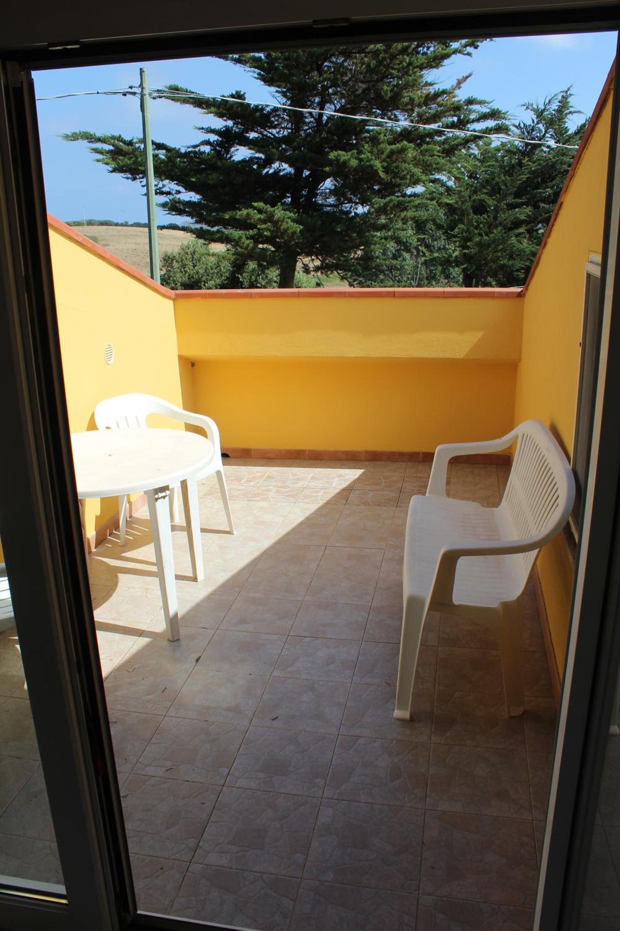 Quadruple Room with Private Bathroom - Photo 6