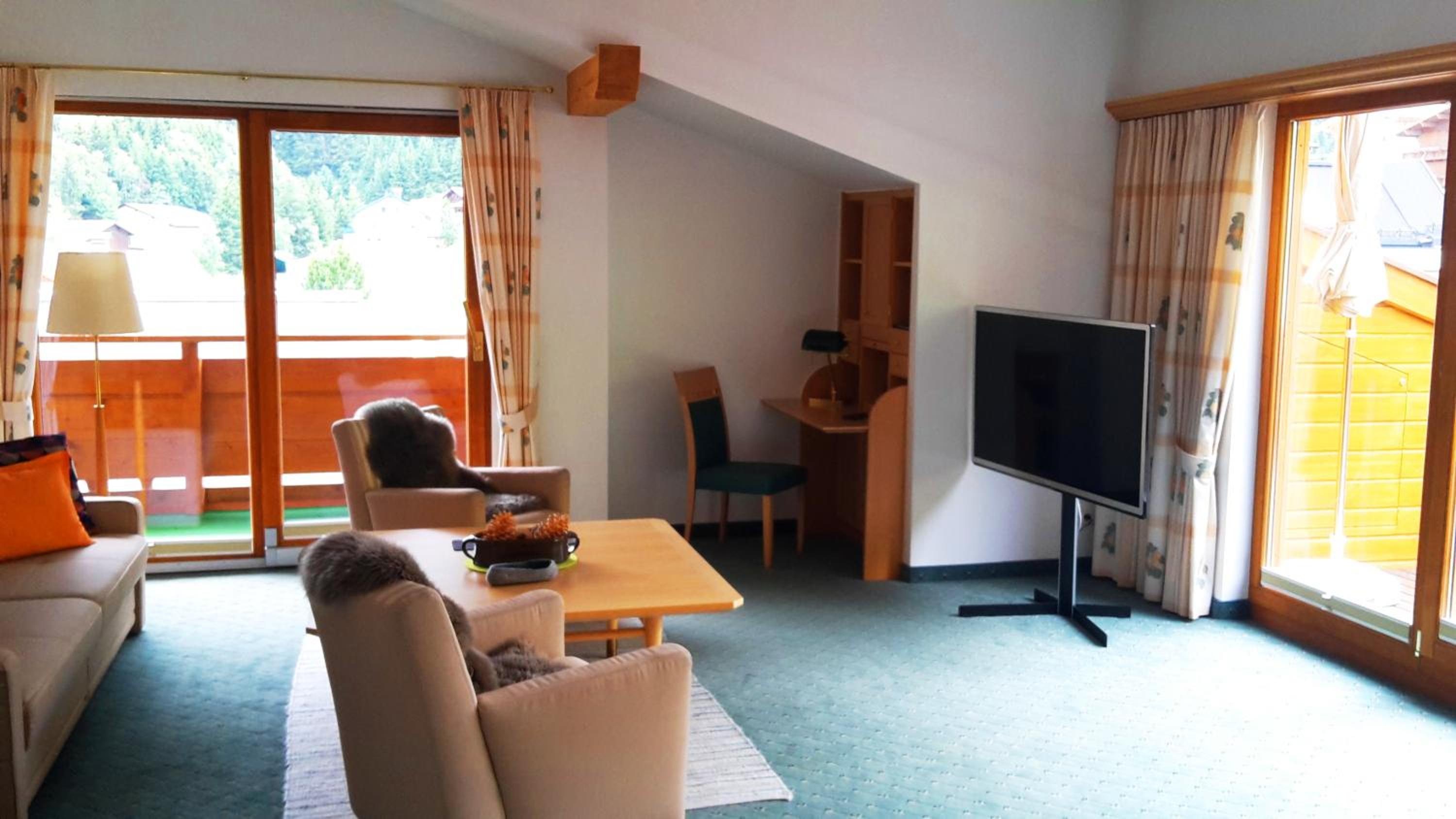 Presidential Suite with Mountain View photo 3