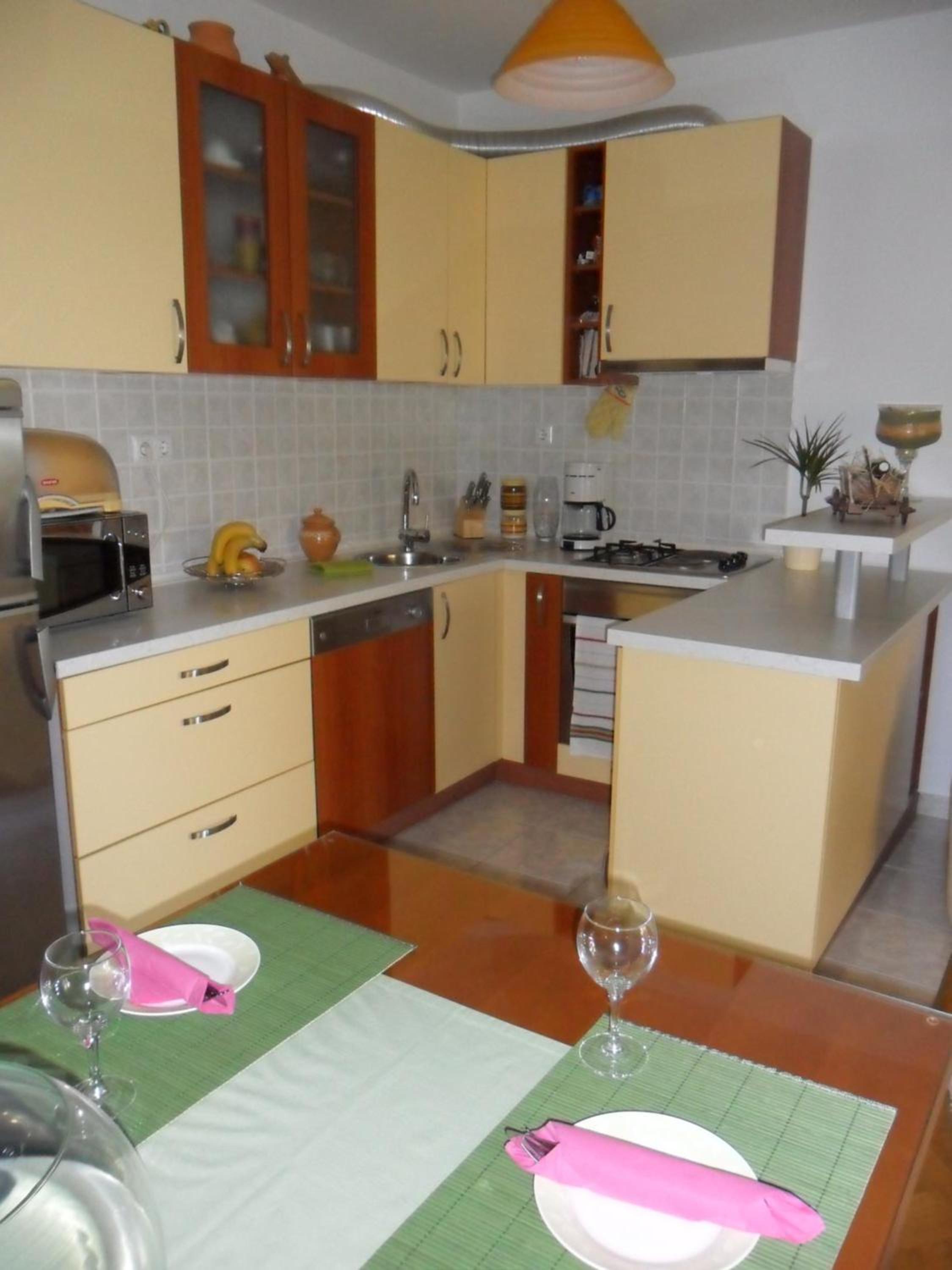 Apartment with Terrace - Photo 10