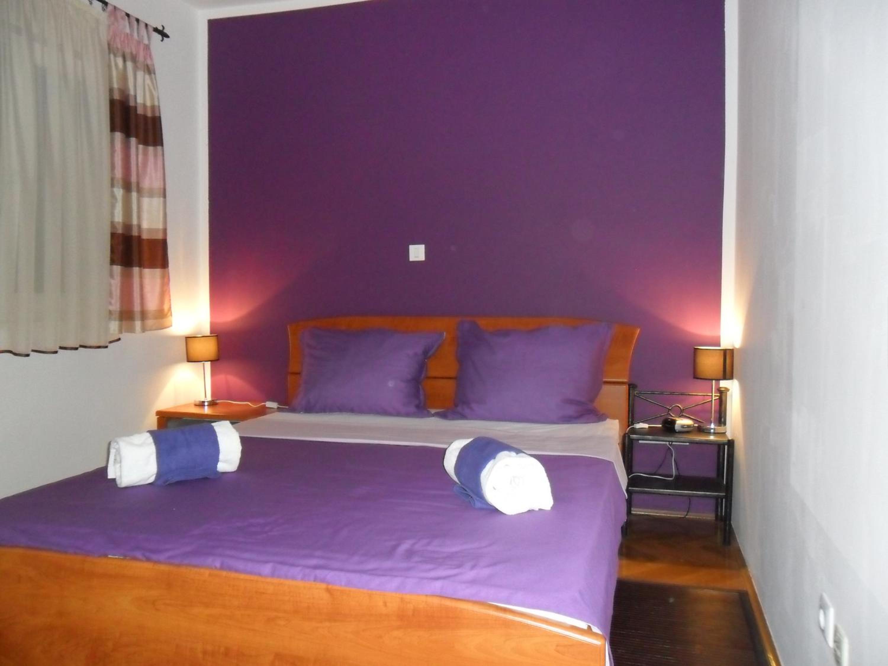 Apartment with Terrace - Photo 12