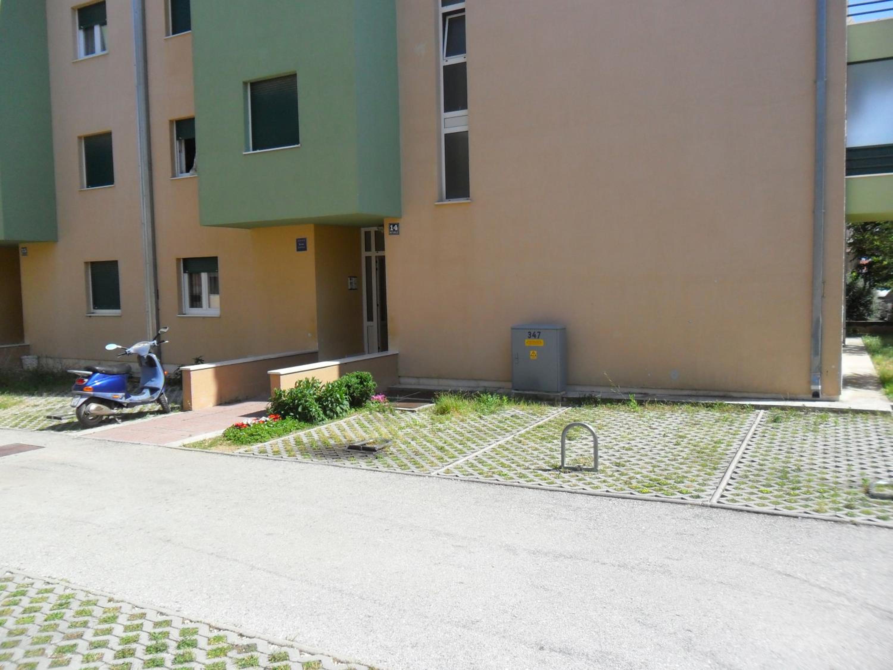 Apartment with Terrace - Photo 14