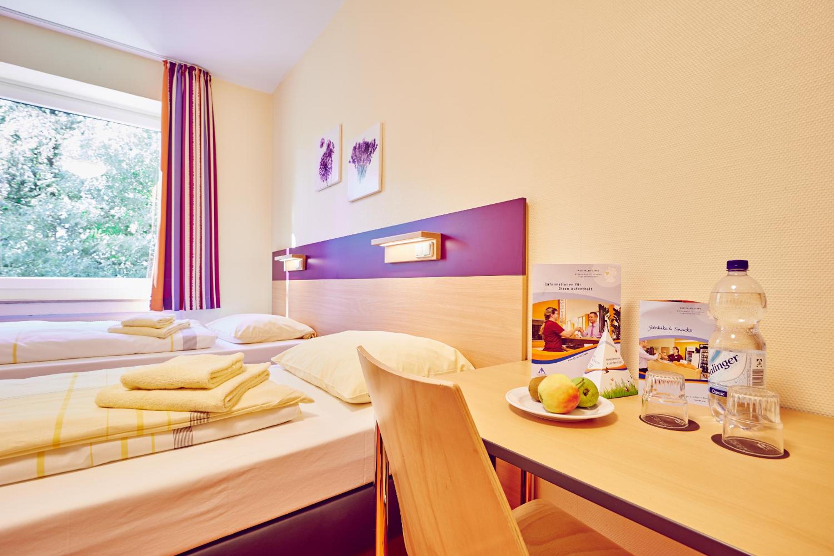 Twin Room with Private Bathroom - Photo 8