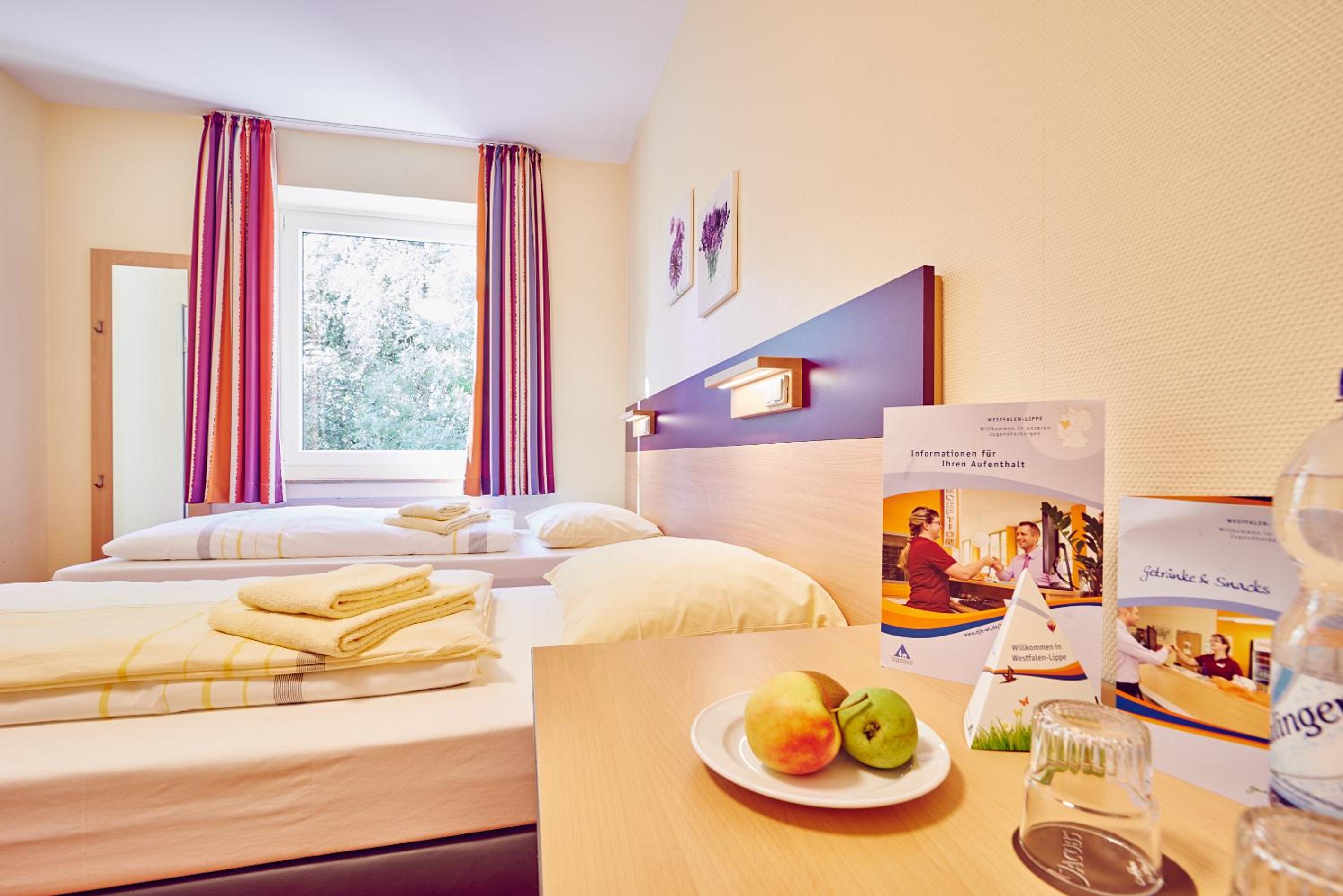 Twin Room with Private Bathroom - Photo 9
