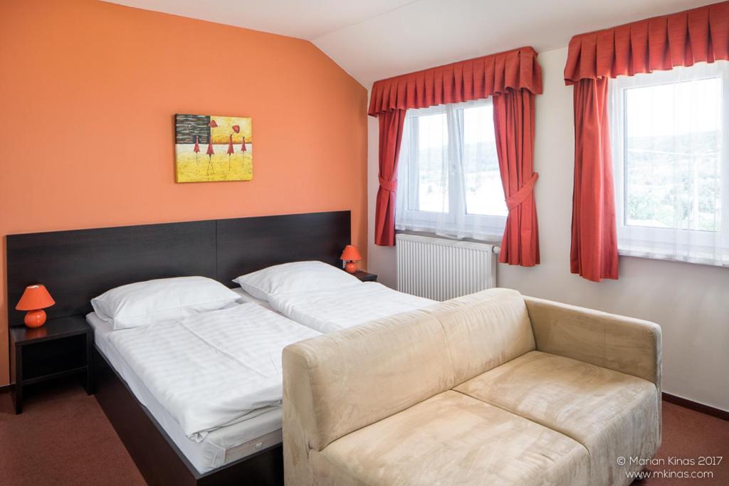 Double Room with Private Bathroom photo 3
