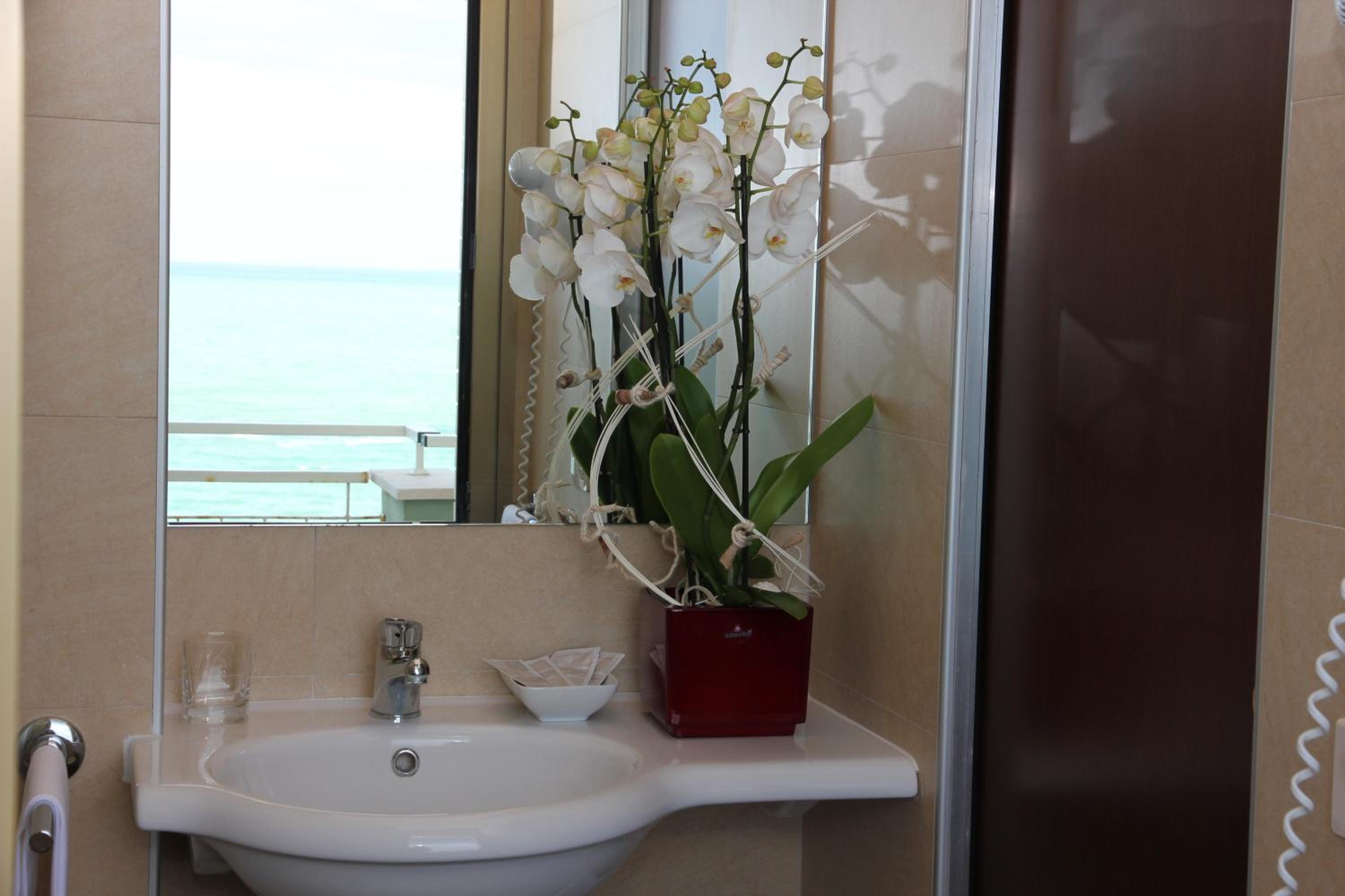 Double Room with Balcony and Sea View photo 2