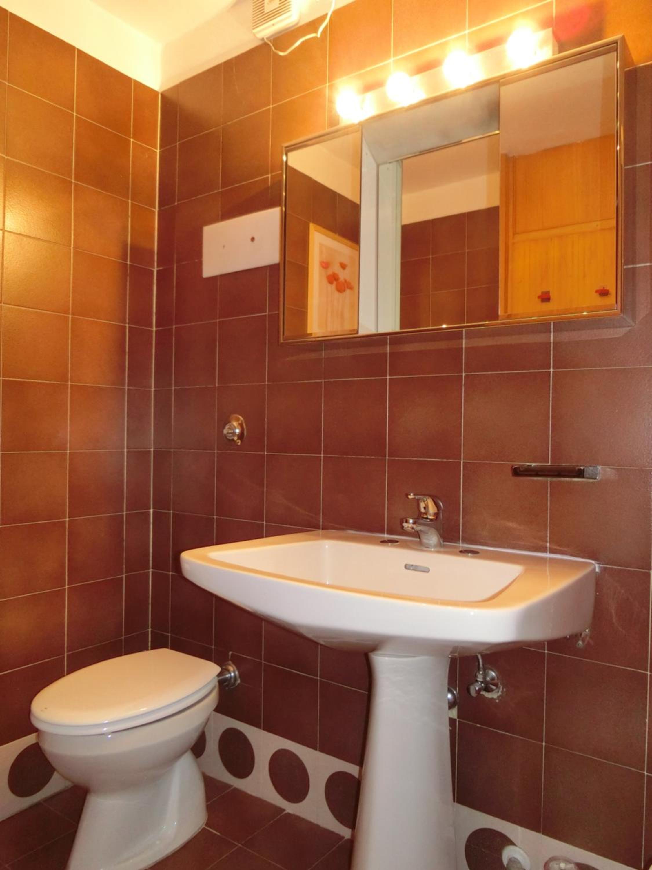 Apartment with Shower photo 3