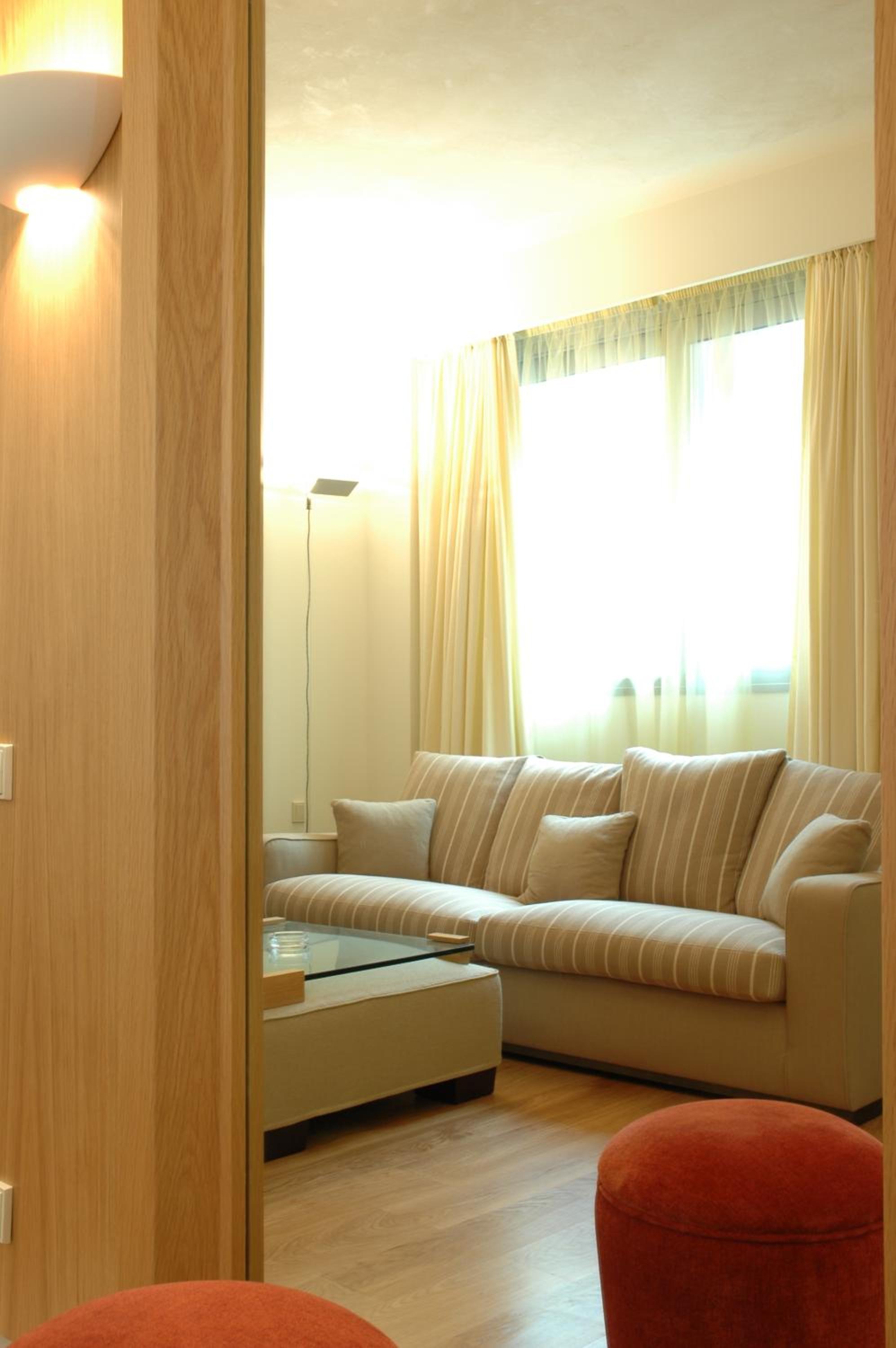 Junior Suite with Side Sea View - Photo 3