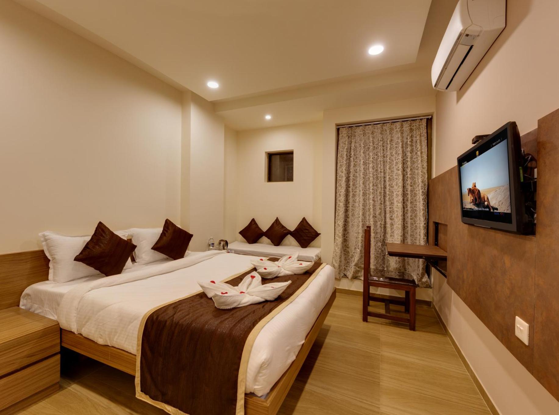 Deluxe Double Room with AC photo 3