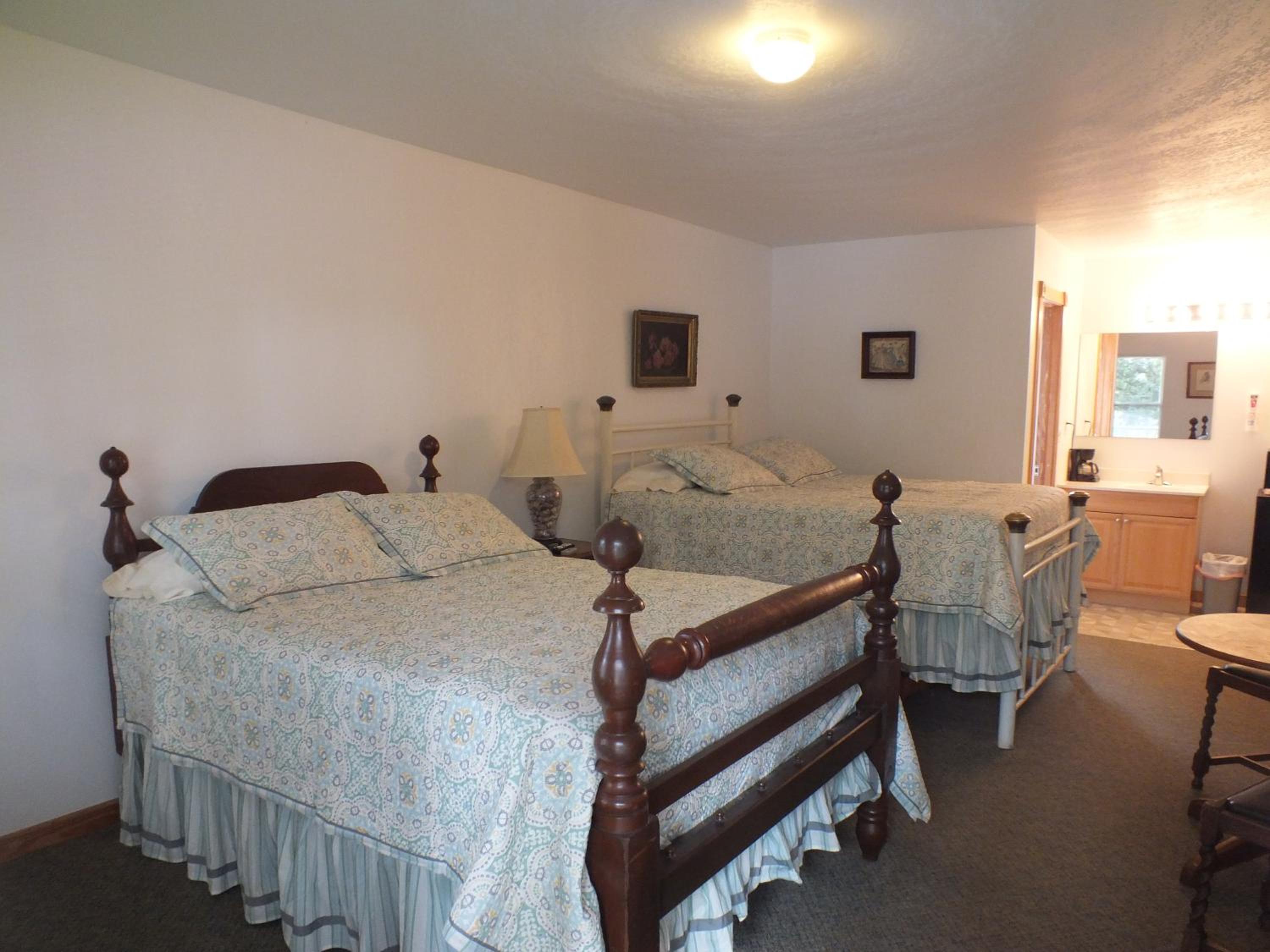 Double Room with Two Double Beds - Non-Smoking - Photo 10