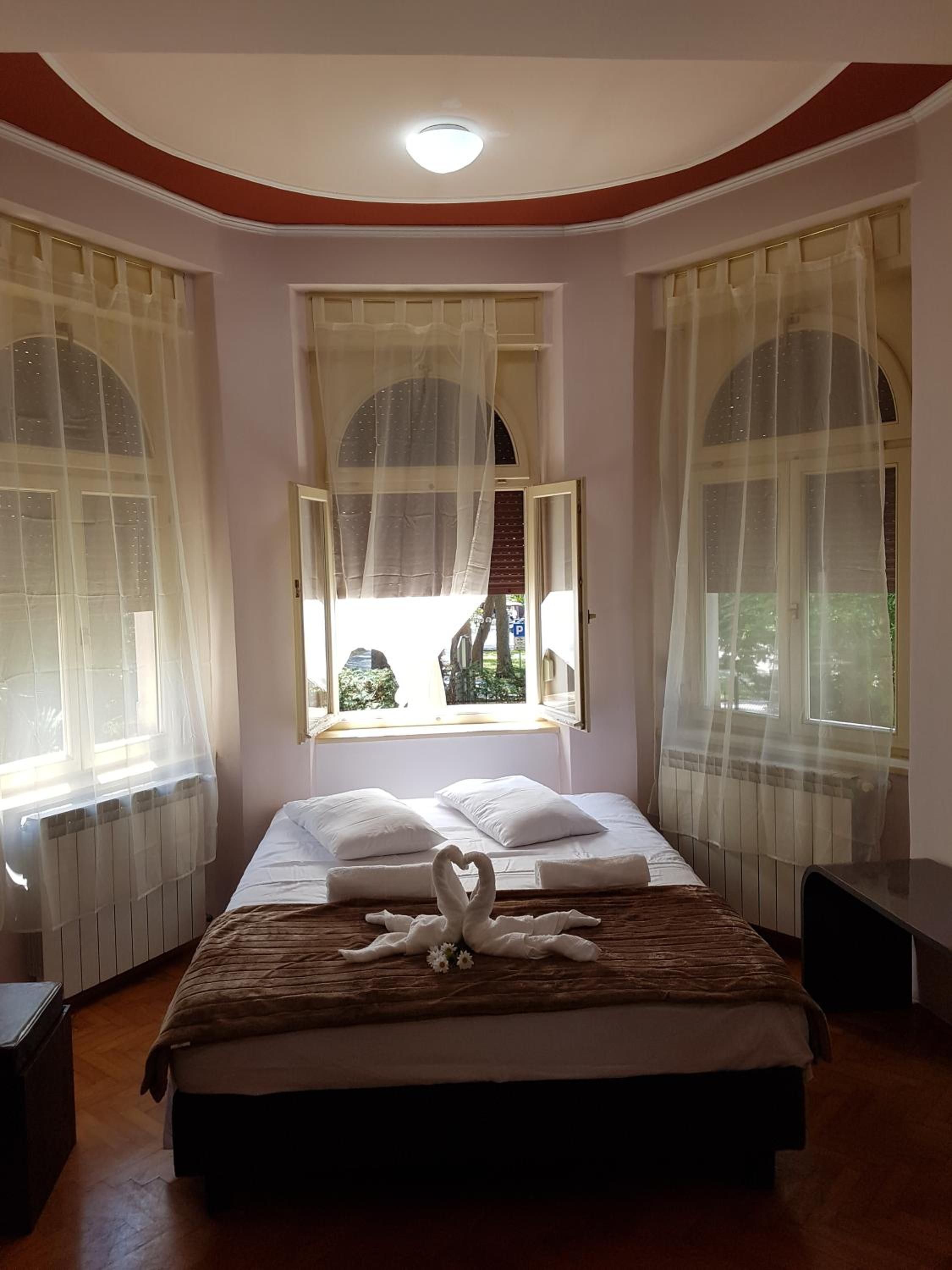 Quadruple Room with Shared Bathroom photo 3